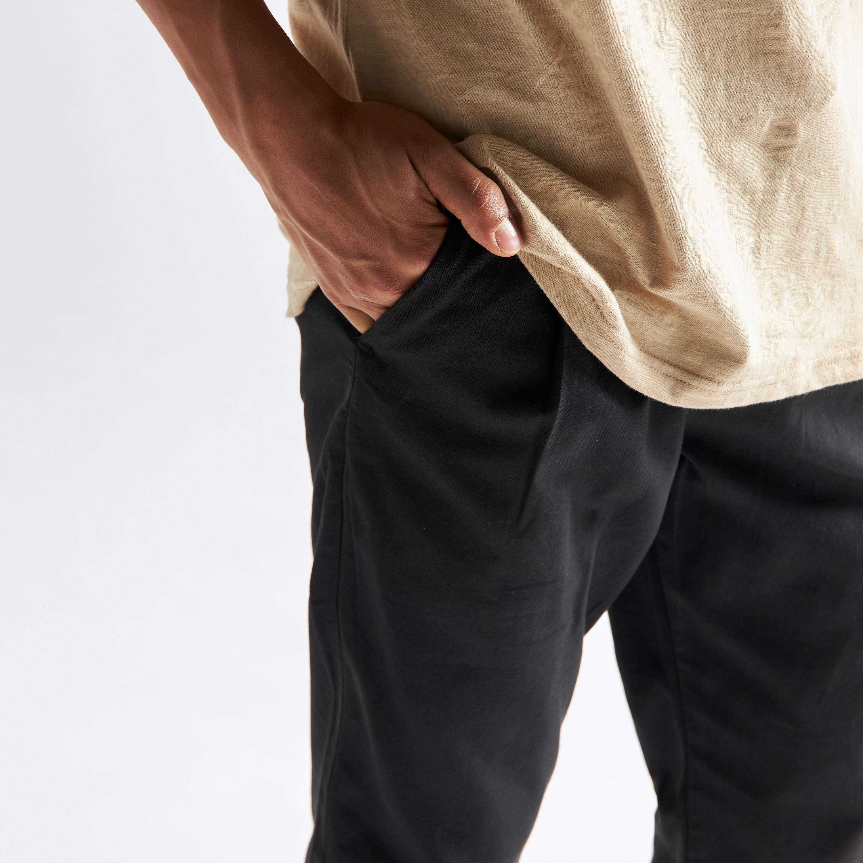 بنطلون سادة بجيوب وكسرات-men-clothing-bottoms-trousersandchinos-trousers-image-1