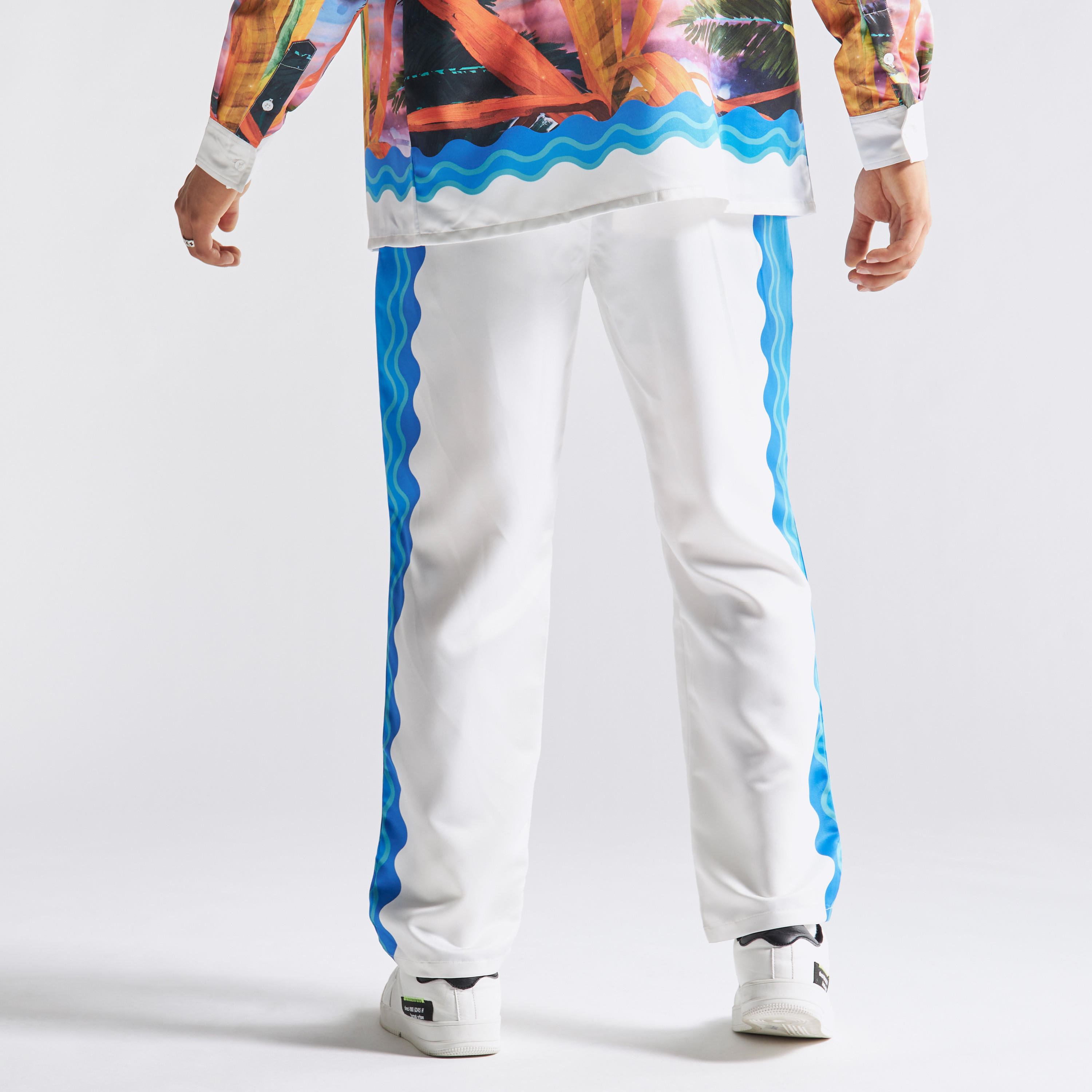 بنطلون رياضي بطبعات وجيوب ورباط إغلاق-men-clothing-bottoms-joggers-image-2