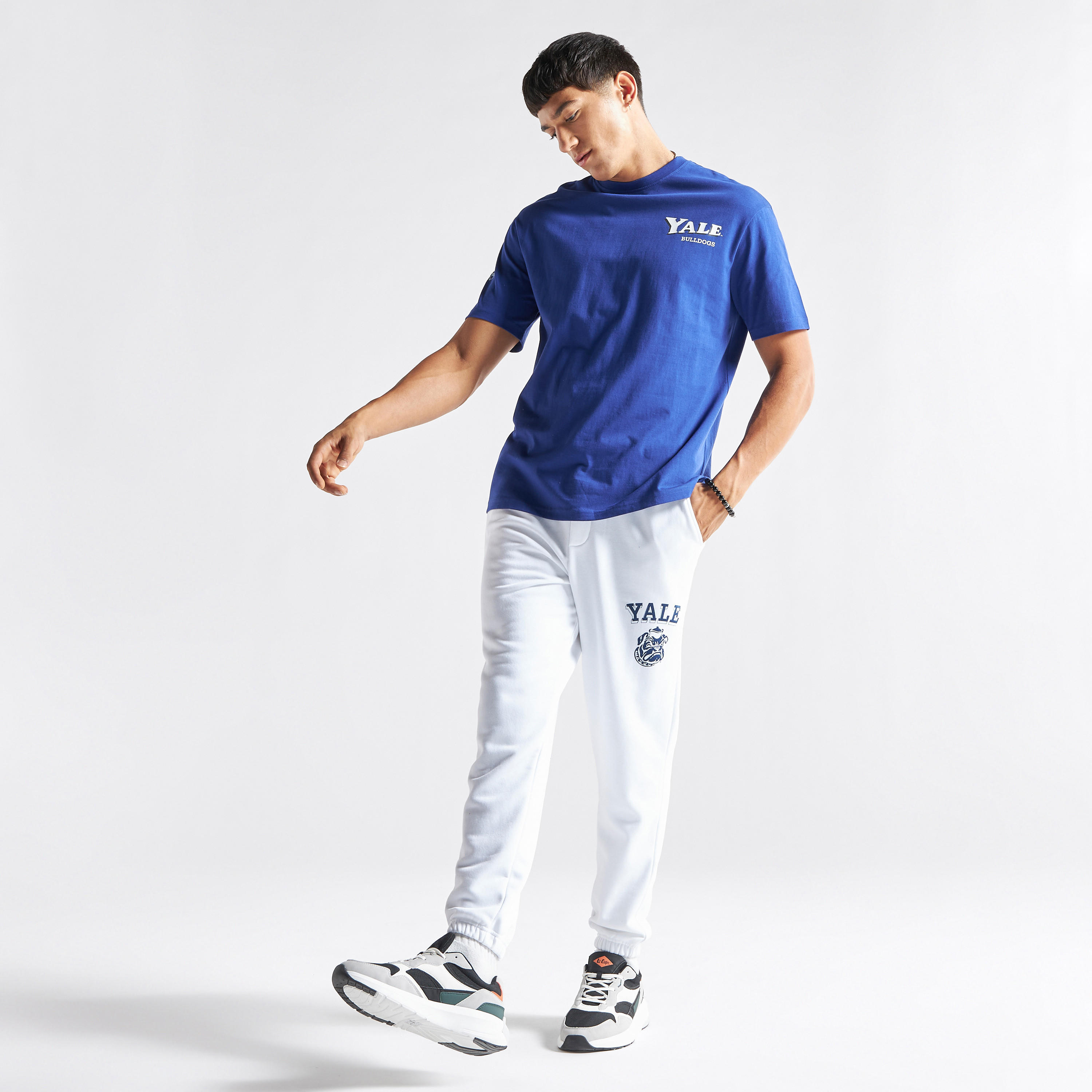 بنطلون رياضي برباط إغلاق وجيوب وطبعات شعار جامعة ييل-men-clothing-bottoms-joggers-image-2