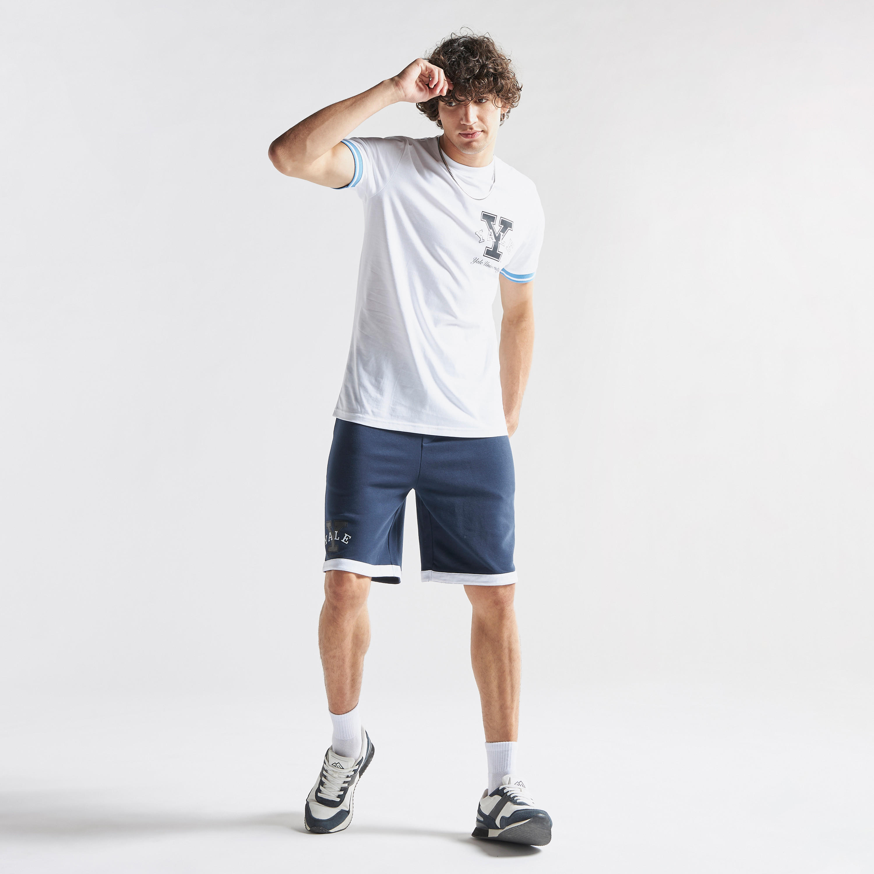 شورت رياضي بخصر مطاطي وجيوب وطبعات شعار جامعة ييل-men-clothing-bottoms-shorts-image-2