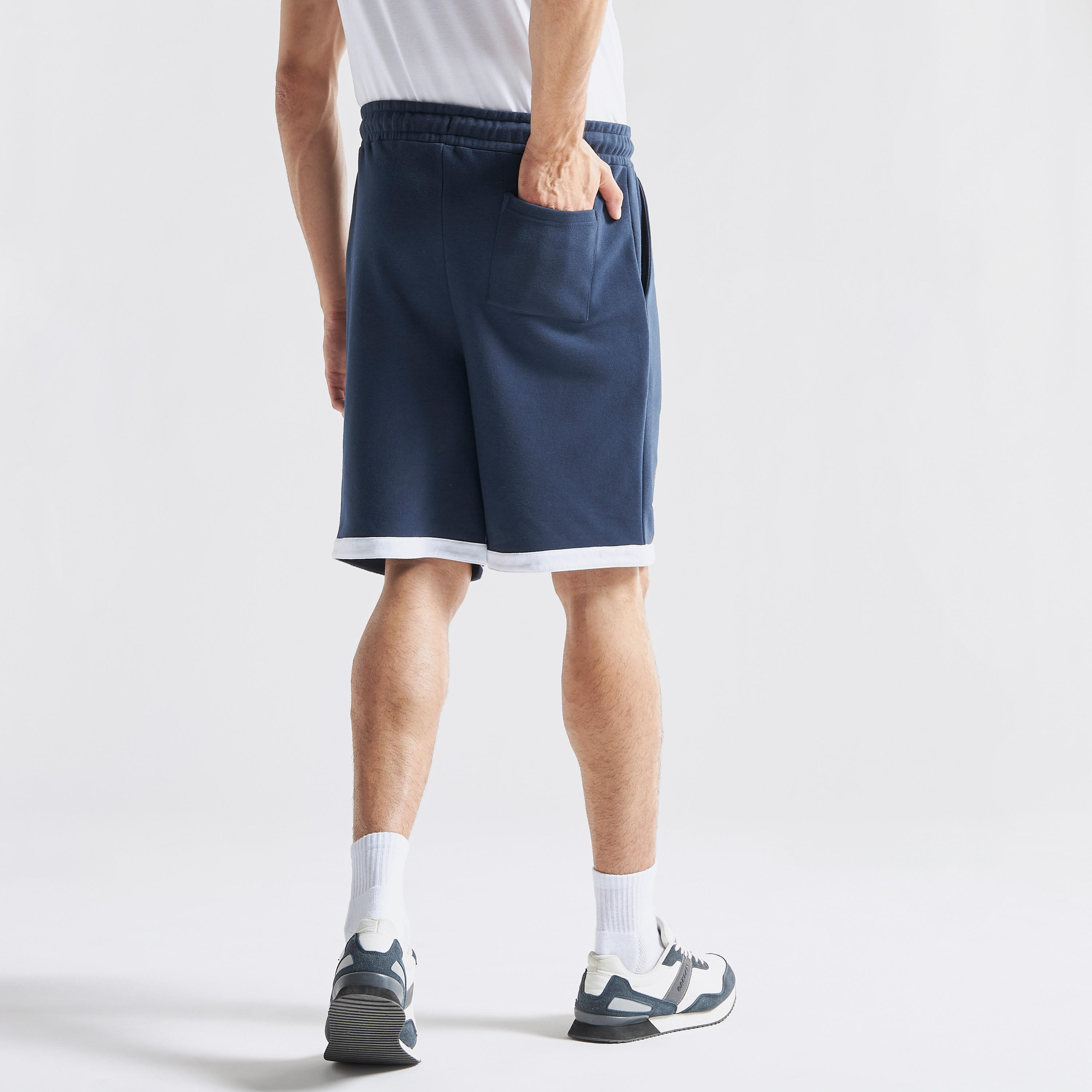 شورت رياضي بخصر مطاطي وجيوب وطبعات شعار جامعة ييل-men-clothing-bottoms-shorts-image-3