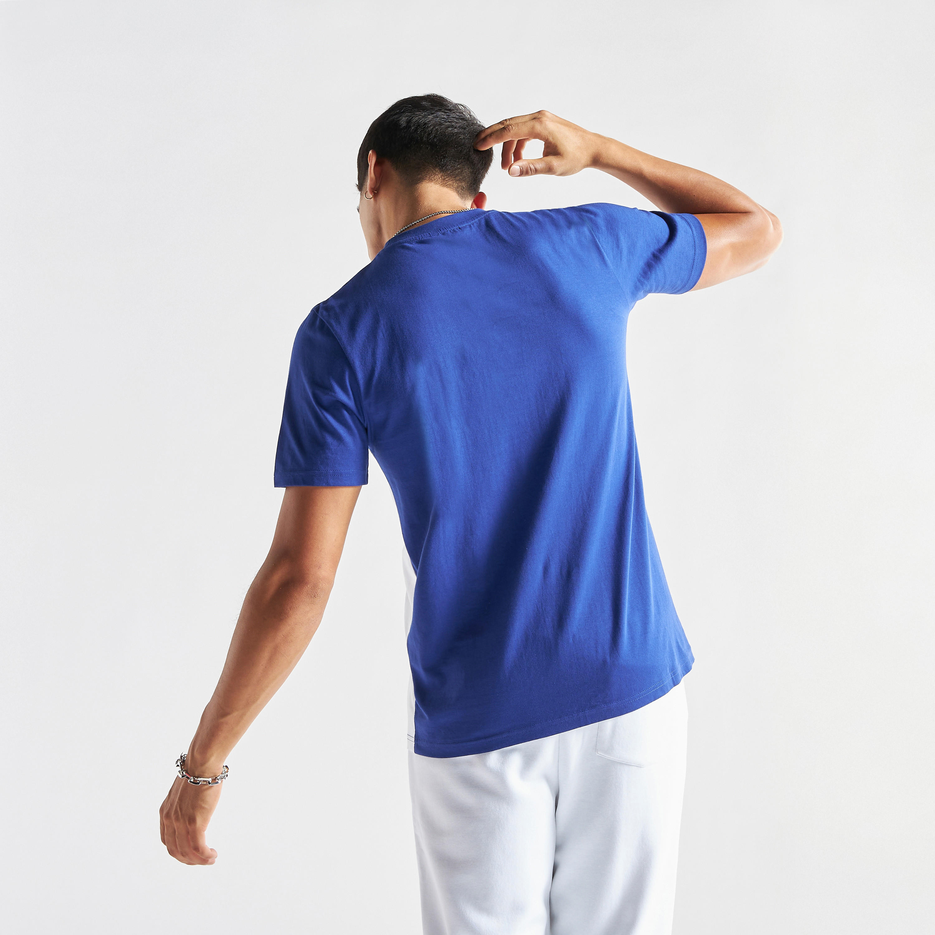 تيشيرت بياقة ضيّقة وأكمام قصيرة وطبعات شعار جامعة ييل-men-clothing-tshirtsandpolos-tshirts-image-3