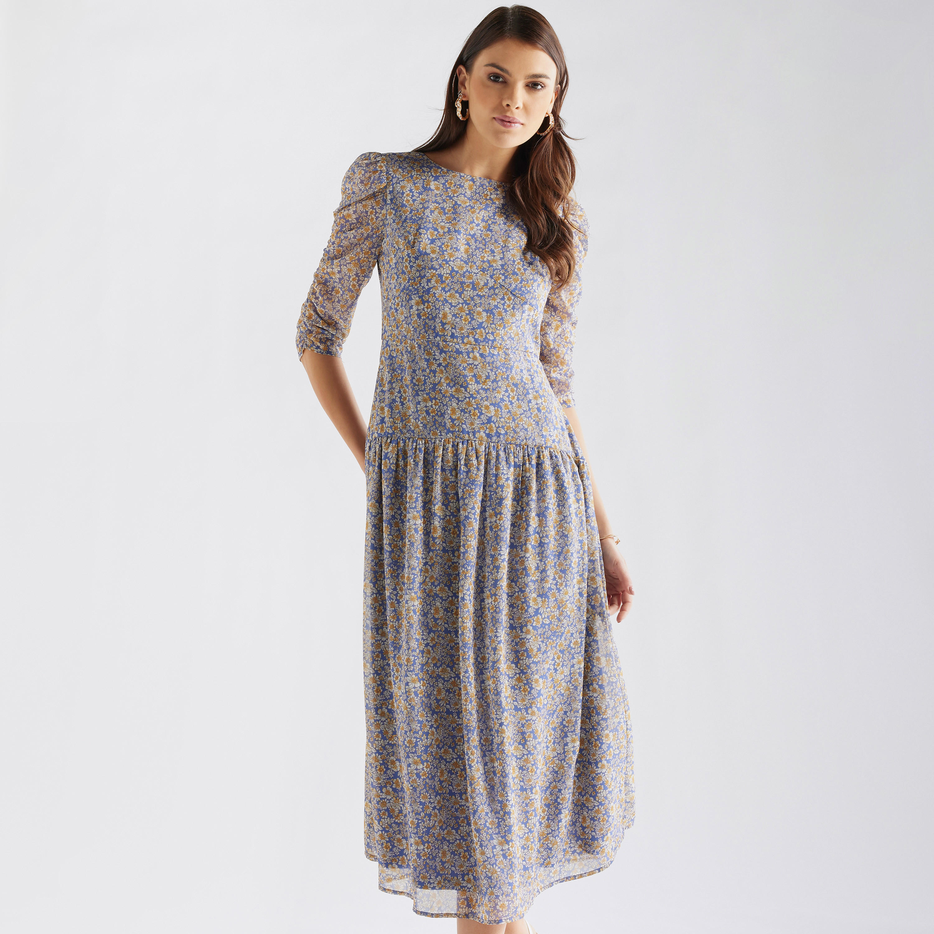 فستان ميدي بخصر منسدل بطبعات أزهار وتفاصيل كسرات-women-clothing-dresses-image-1