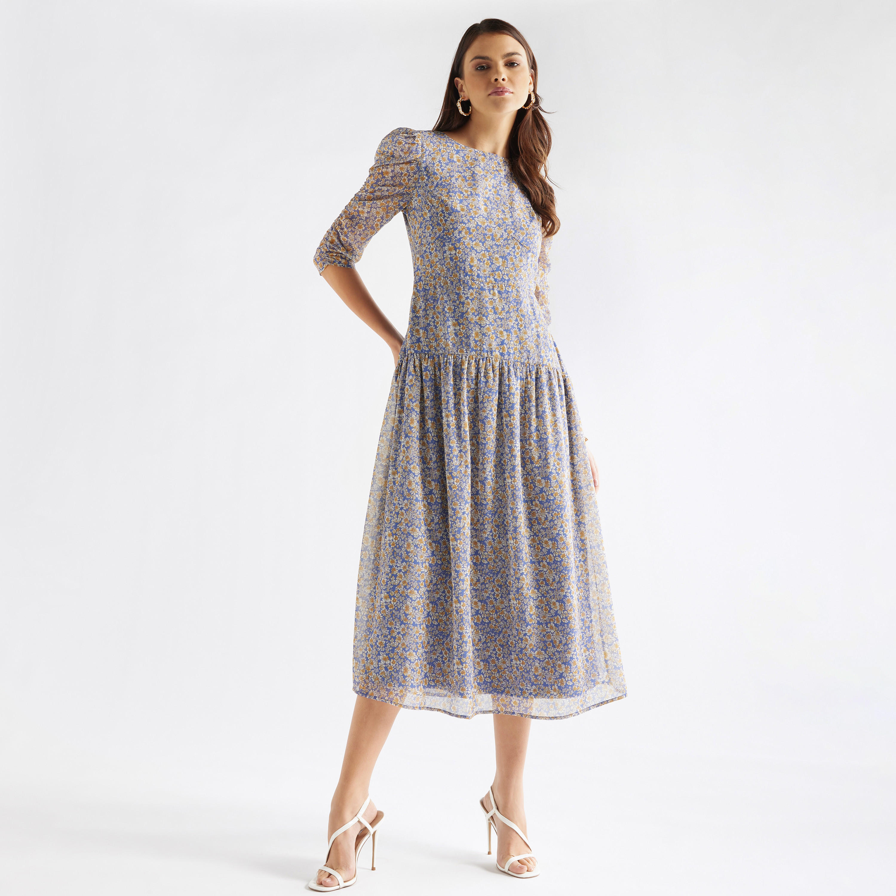 فستان ميدي بخصر منسدل بطبعات أزهار وتفاصيل كسرات-women-clothing-dresses-image-2