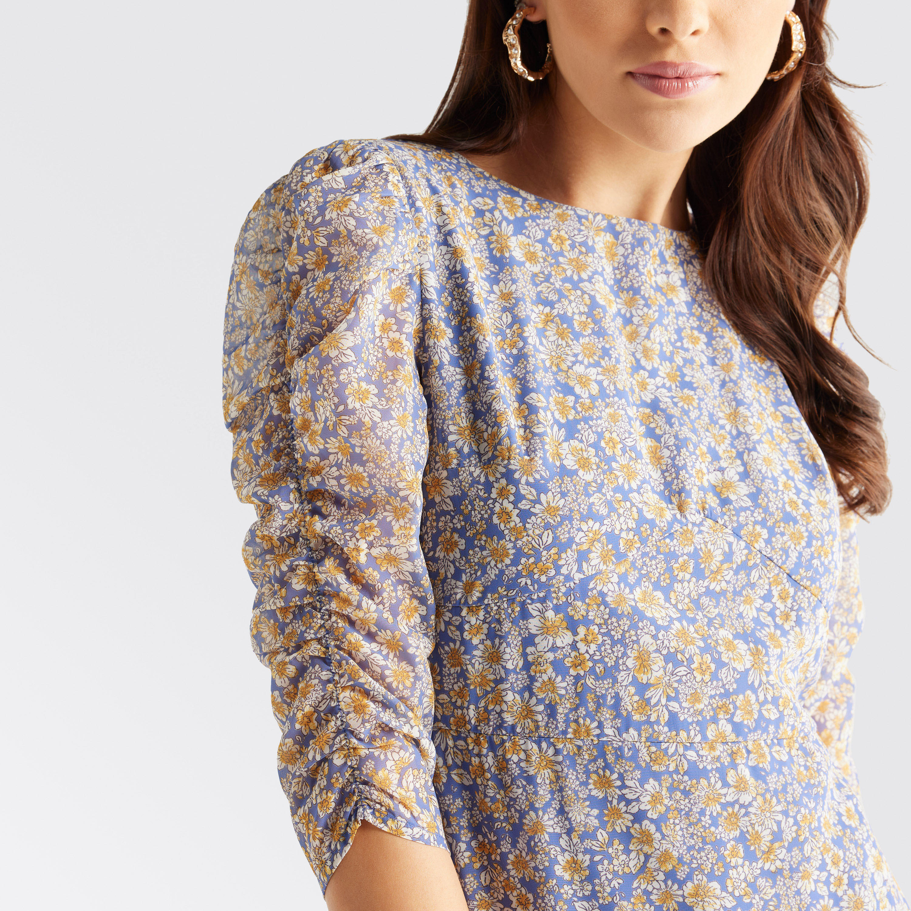 فستان ميدي بخصر منسدل بطبعات أزهار وتفاصيل كسرات-women-clothing-dresses-image-4