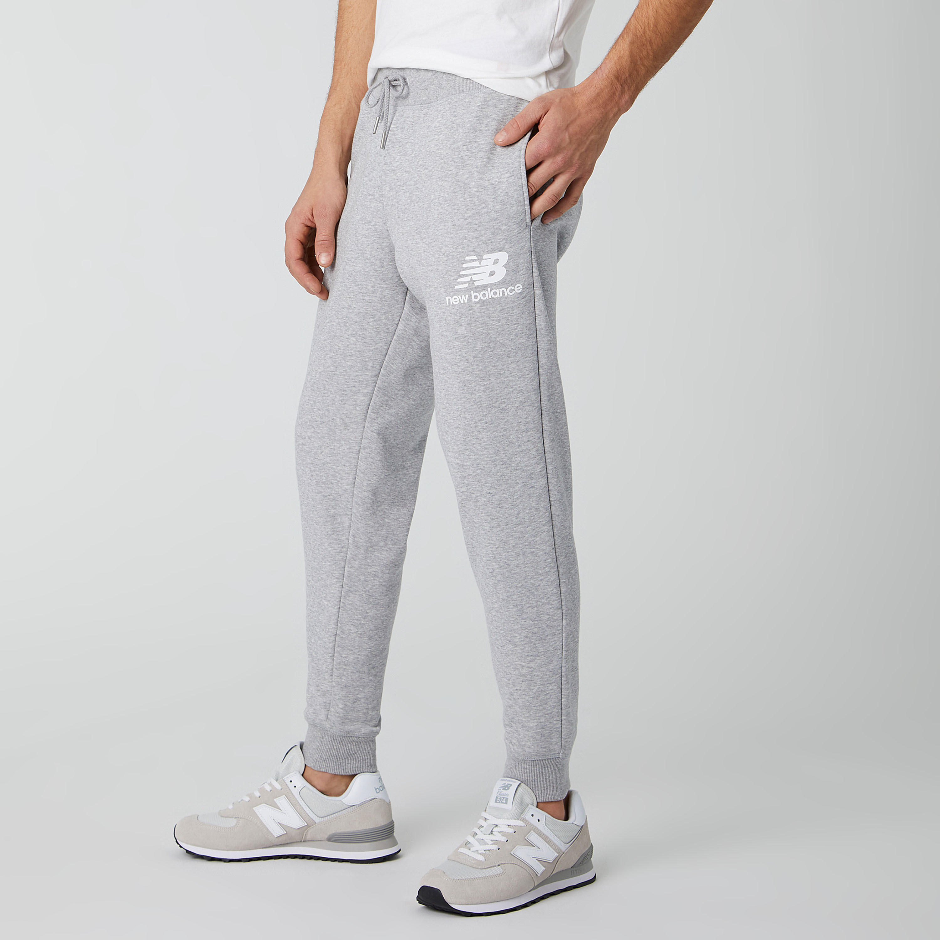 بنطلون رياضي بطبعات شعار ورباط للإغلاق من نيو بالانس-men-clothing-bottoms-joggers-image-4