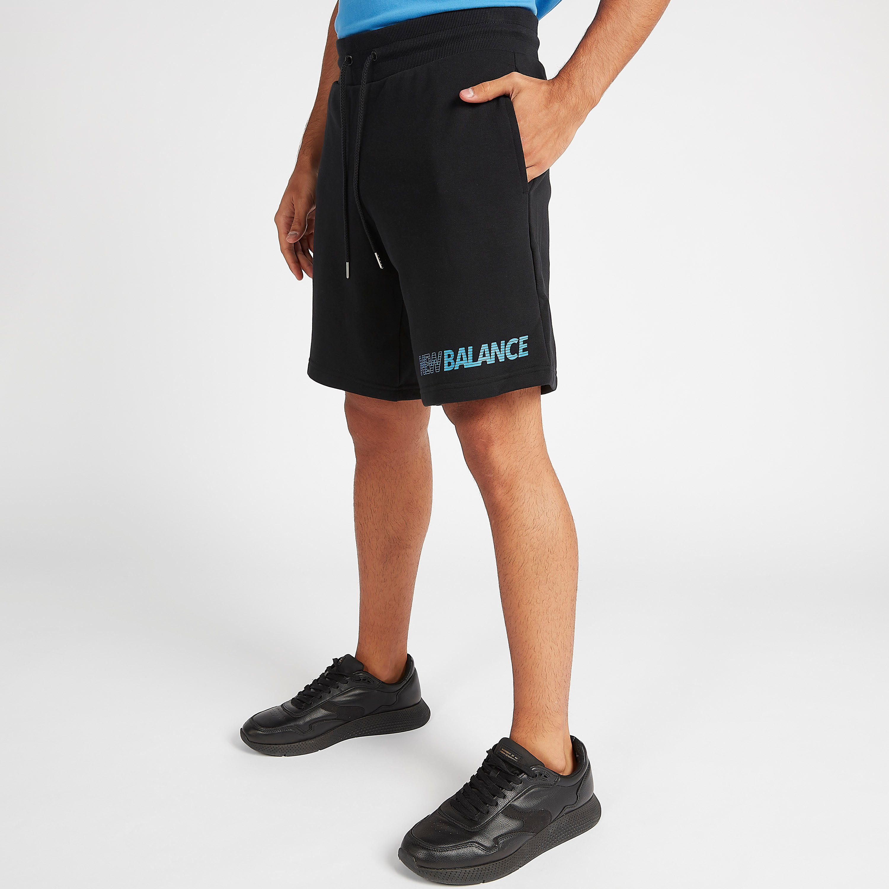 شورت برباط إغلاق و طبعات نيو بالانس إسينشيال-men-clothing-sportswearandactivewear-bottoms-image-1