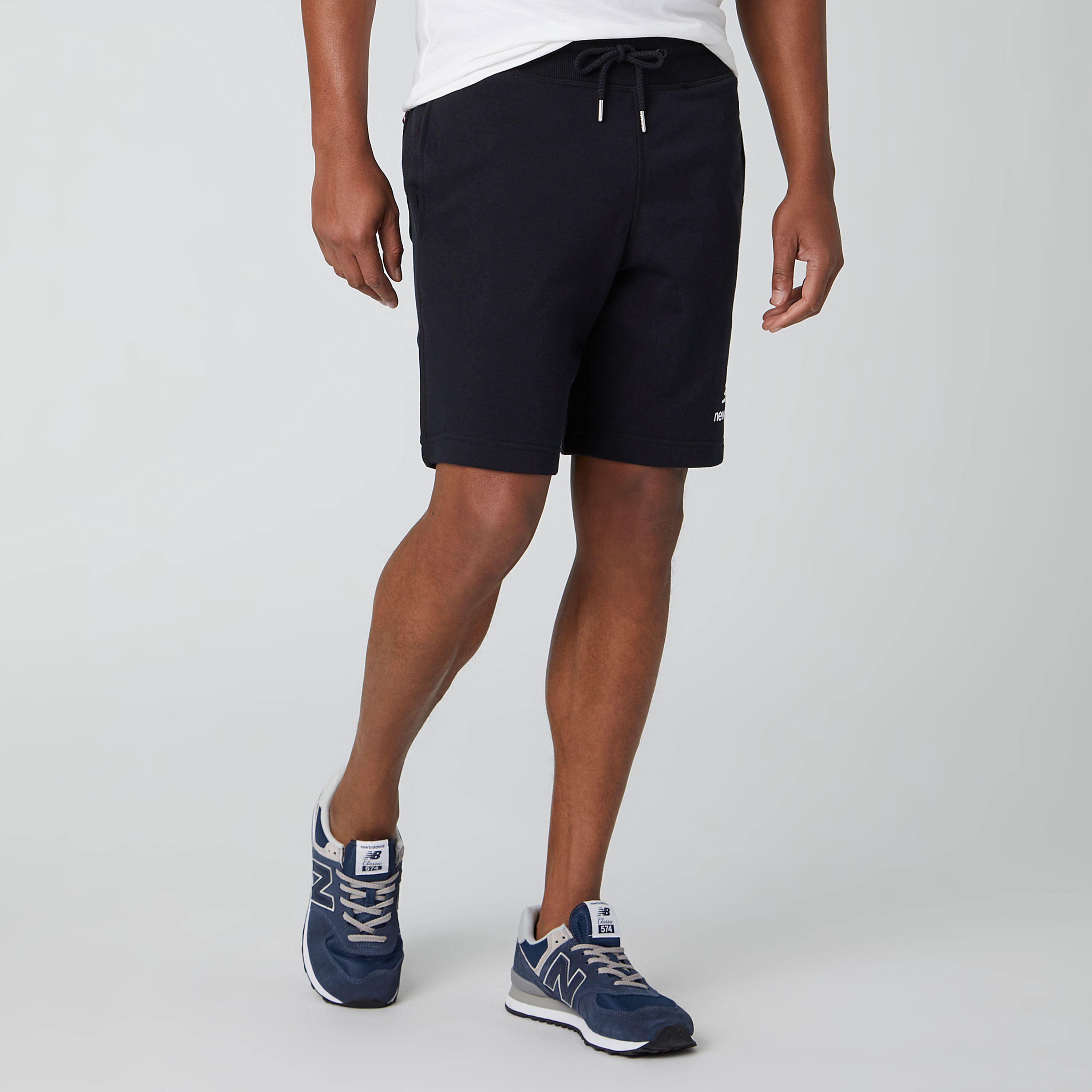 شورت بشعار وجيوب من نيو بالانس إيسانشلز-men-clothing-sportswearandactivewear-bottoms-image-1