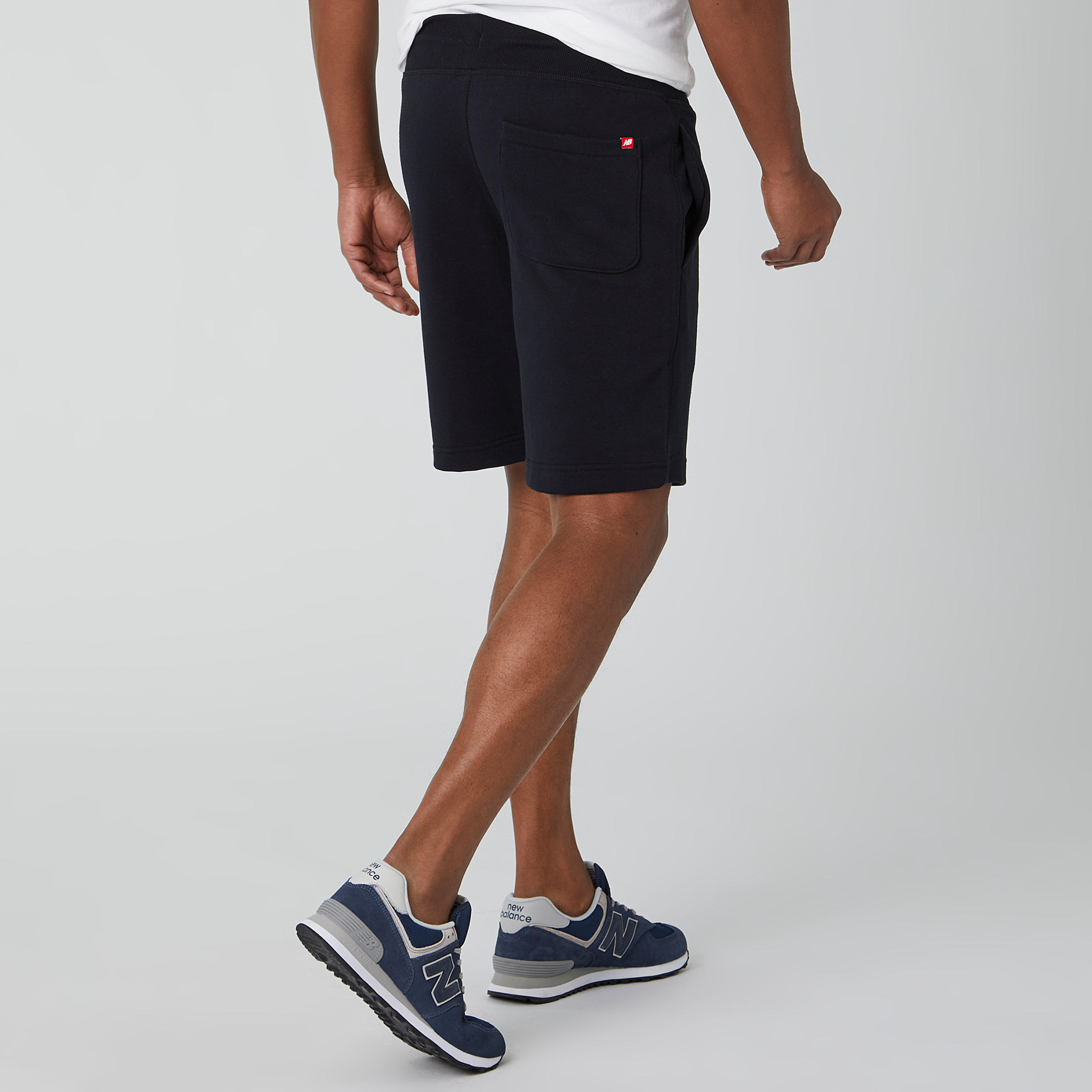شورت بشعار وجيوب من نيو بالانس إيسانشلز-men-clothing-sportswearandactivewear-bottoms-image-3
