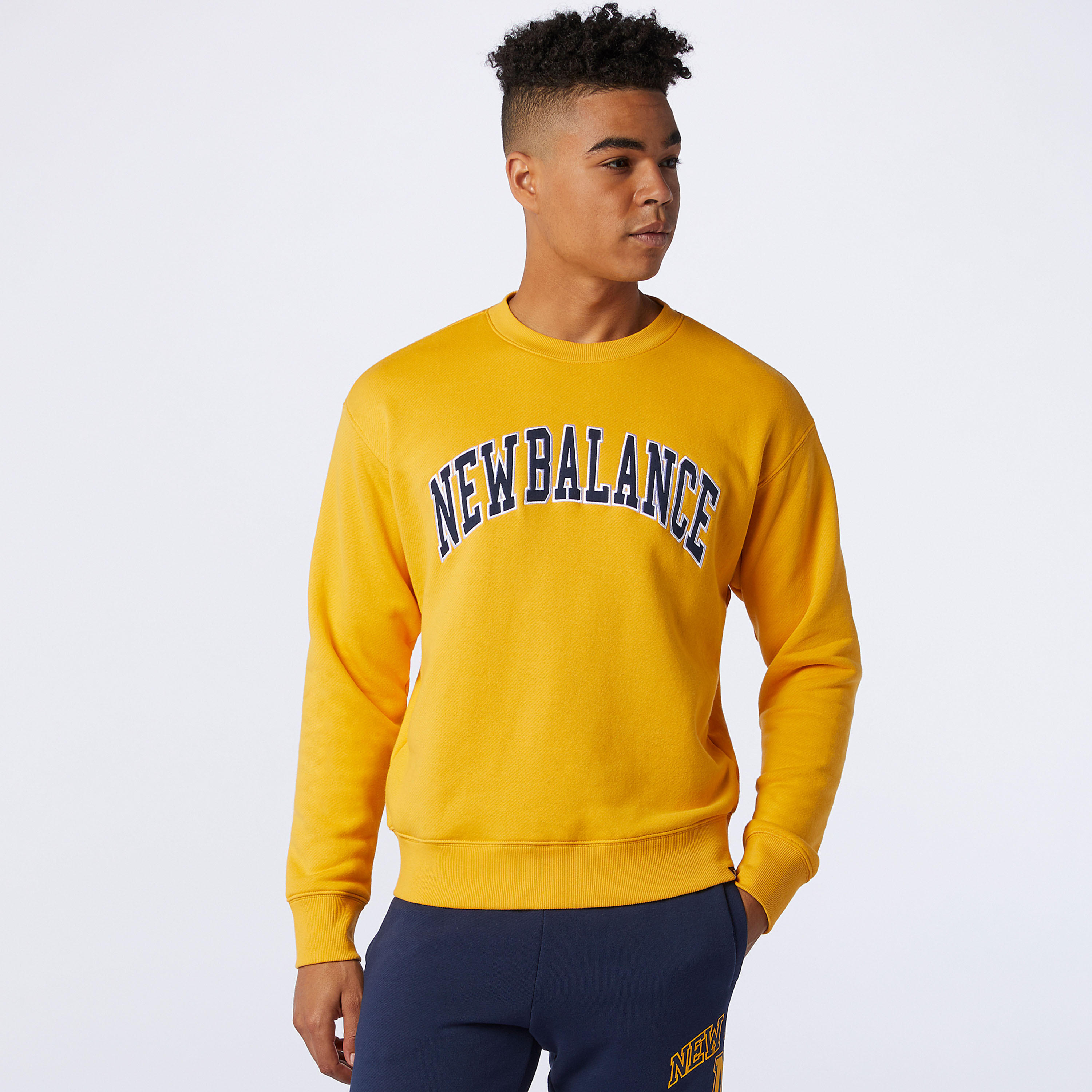 سويت شيرت بياقة ضيقة وأكمام طويلة وطبعات نيو بالانس-men-winterwear-hoodiesandsweatshirts-image-1