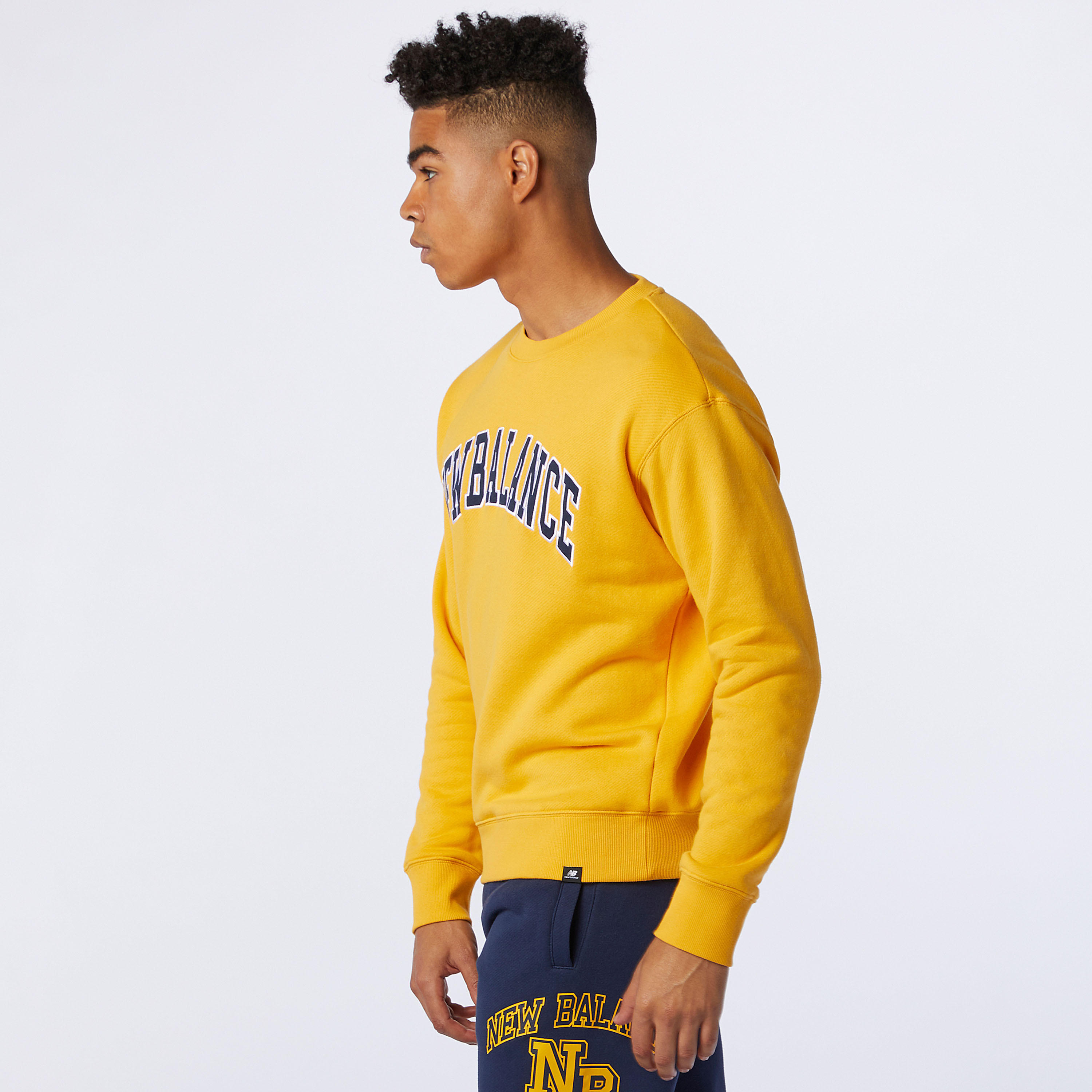 سويت شيرت بياقة ضيقة وأكمام طويلة وطبعات نيو بالانس-men-winterwear-hoodiesandsweatshirts-image-2
