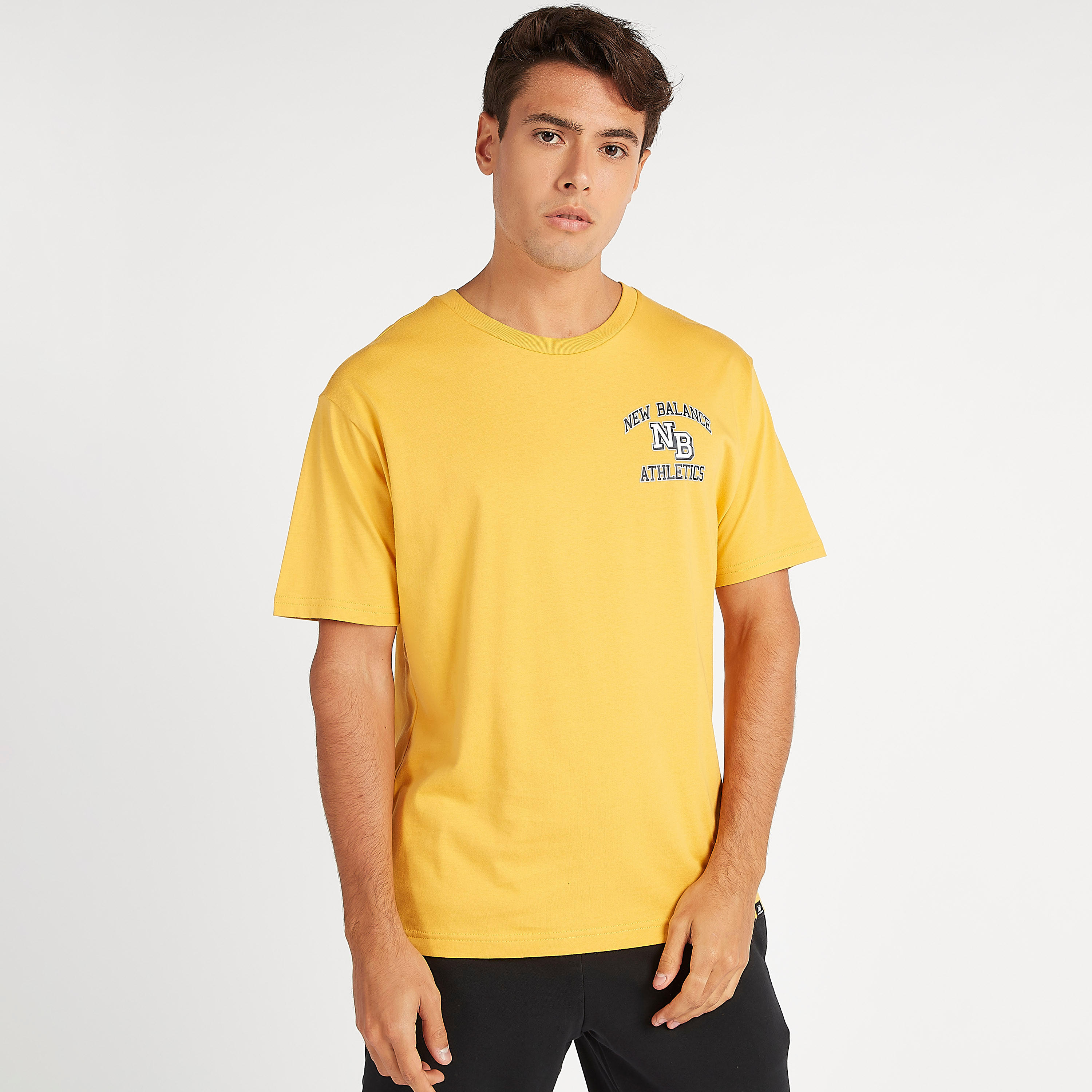 تيشيرت بأكمام قصيرة و طبعات أثليتيك فارسيتي من نيو بالانس-men-clothing-sportswearandactivewear-tshirtsandpolos-image-1