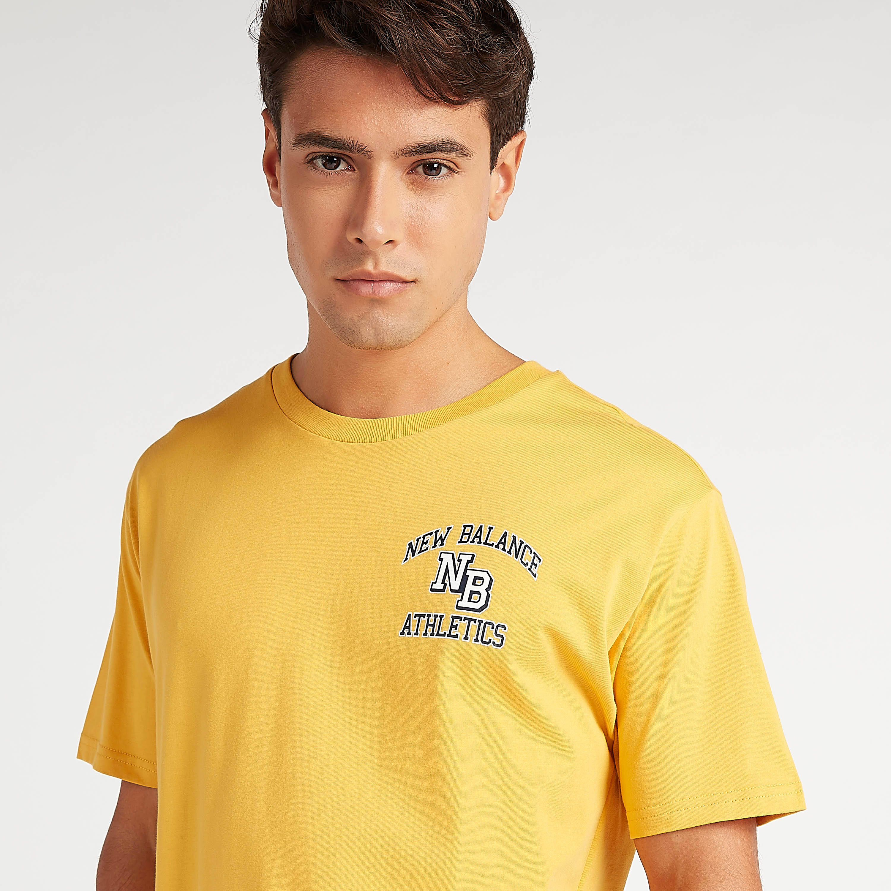 تيشيرت بأكمام قصيرة و طبعات أثليتيك فارسيتي من نيو بالانس-men-clothing-sportswearandactivewear-tshirtsandpolos-image-3