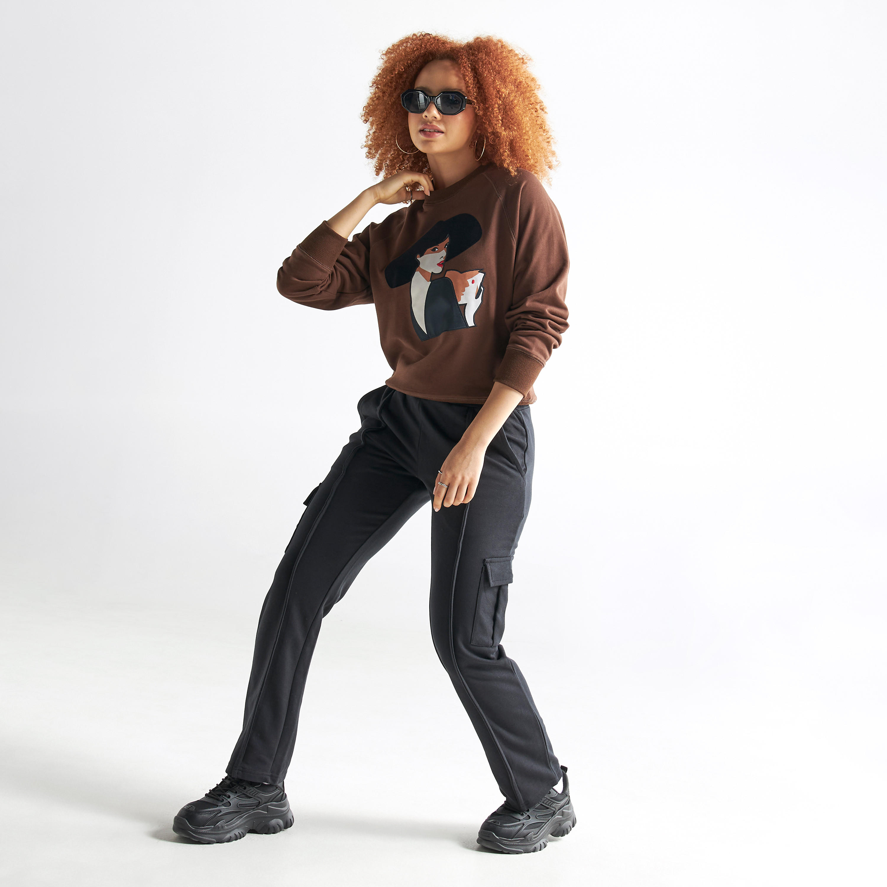 سويت شيرت بأكمام طويلة وزخارف-women-winterwear-hoodiesandsweatshirts-sweatshirts-image-2