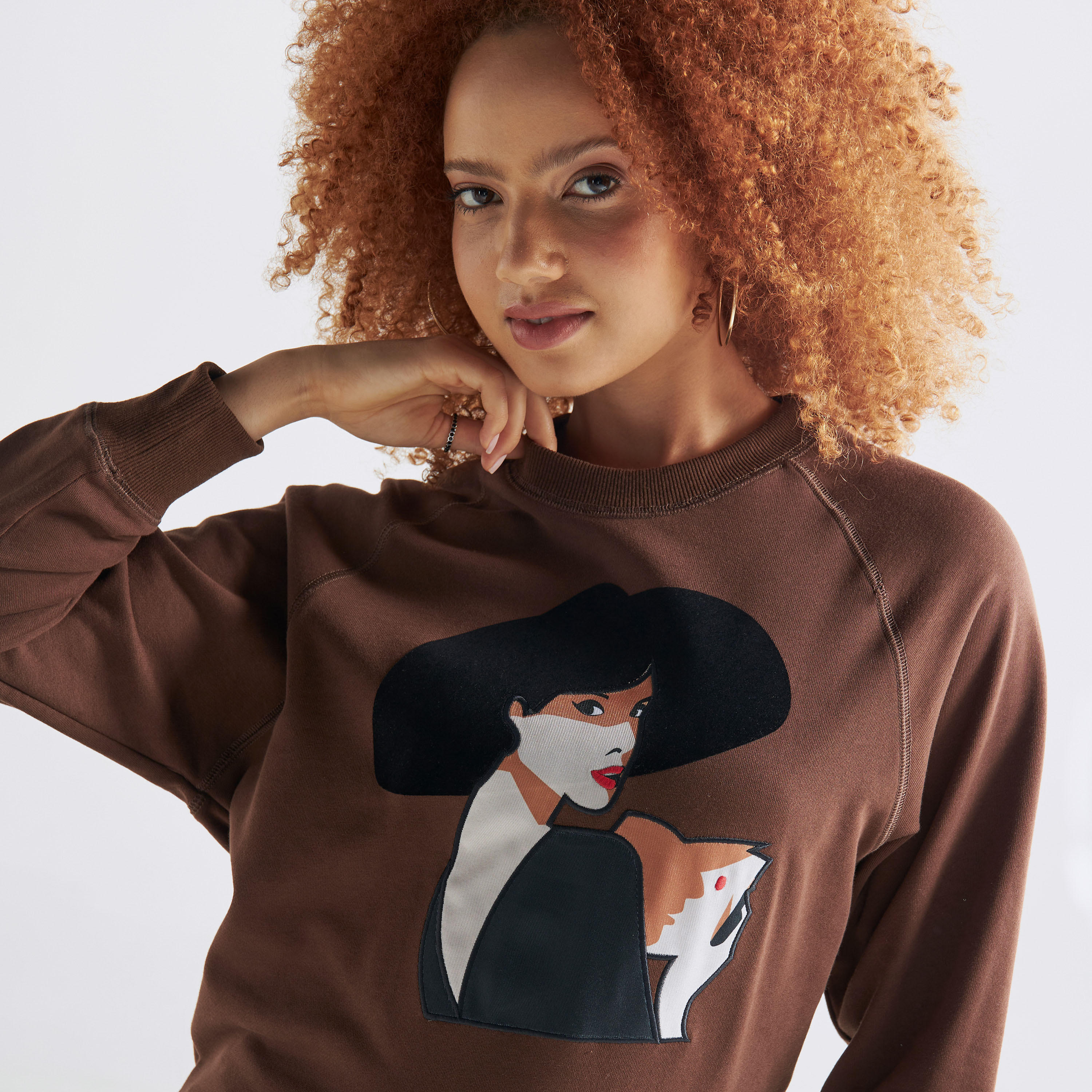 سويت شيرت بأكمام طويلة وزخارف-women-winterwear-hoodiesandsweatshirts-sweatshirts-image-4