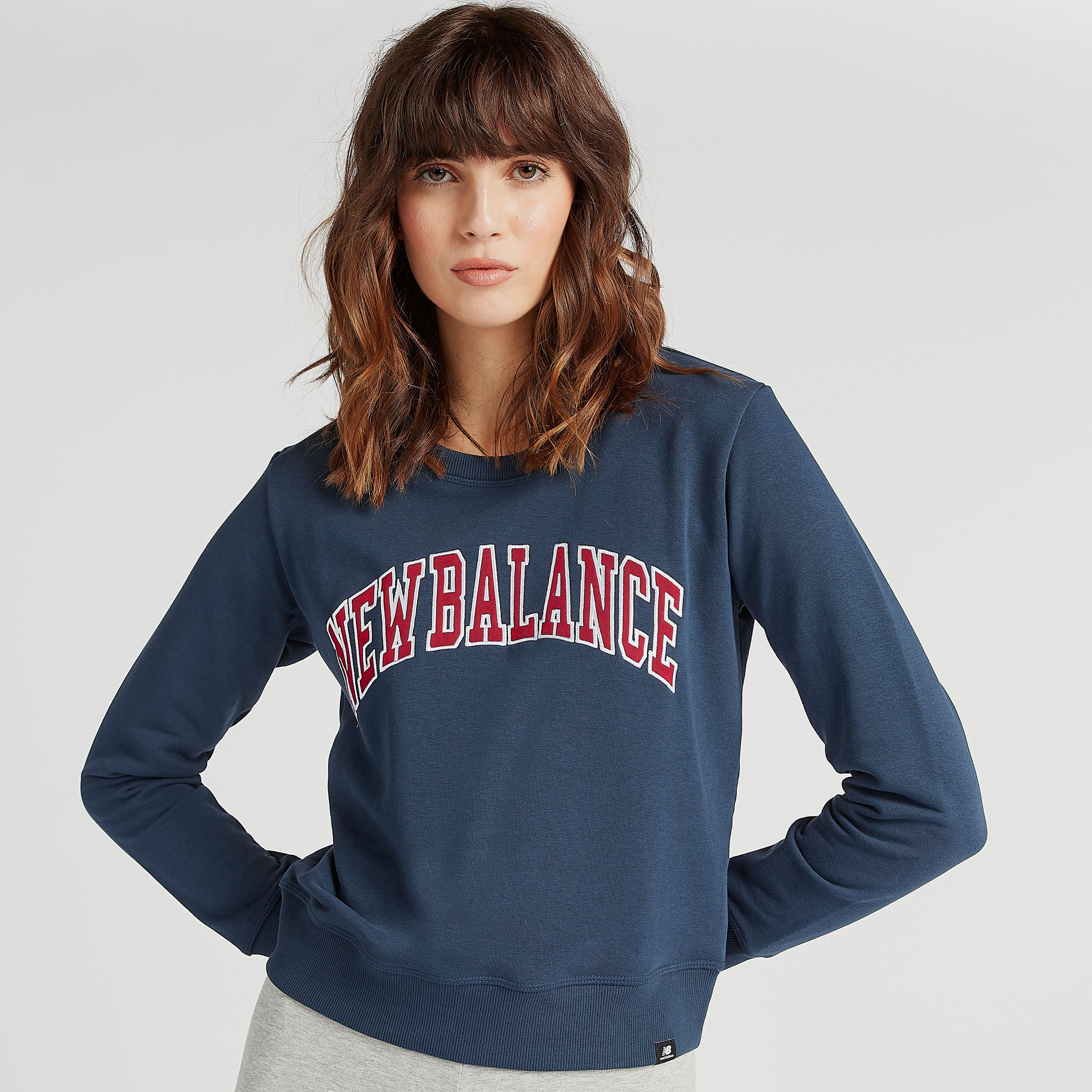 سويت شيرت بياقة ضيقة وأكمام طويلة وطبعات من نيو بالانس-women-winterwear-hoodiesandsweatshirts-sweatshirts-image-1
