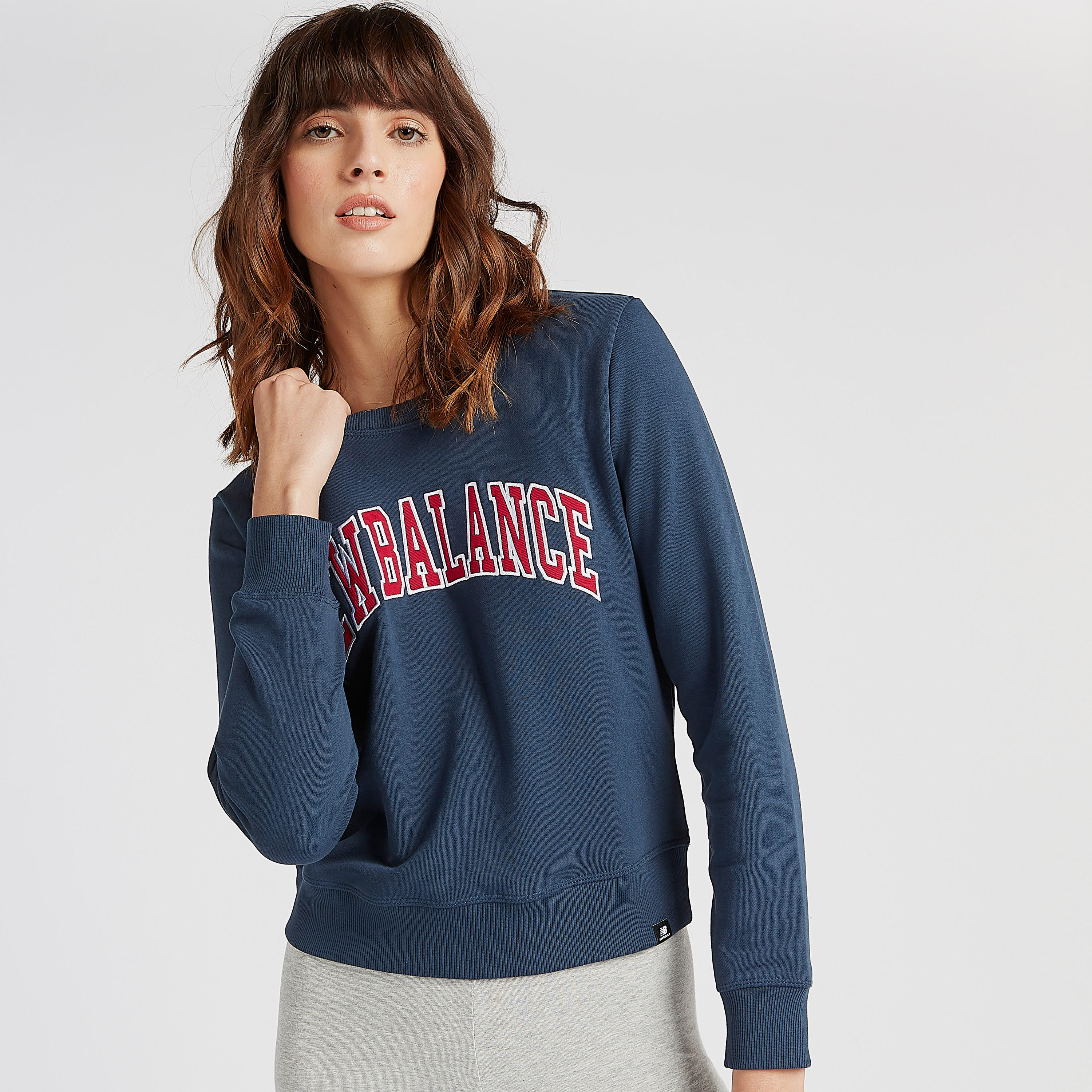 سويت شيرت بياقة ضيقة وأكمام طويلة وطبعات من نيو بالانس-women-winterwear-hoodiesandsweatshirts-sweatshirts-image-5