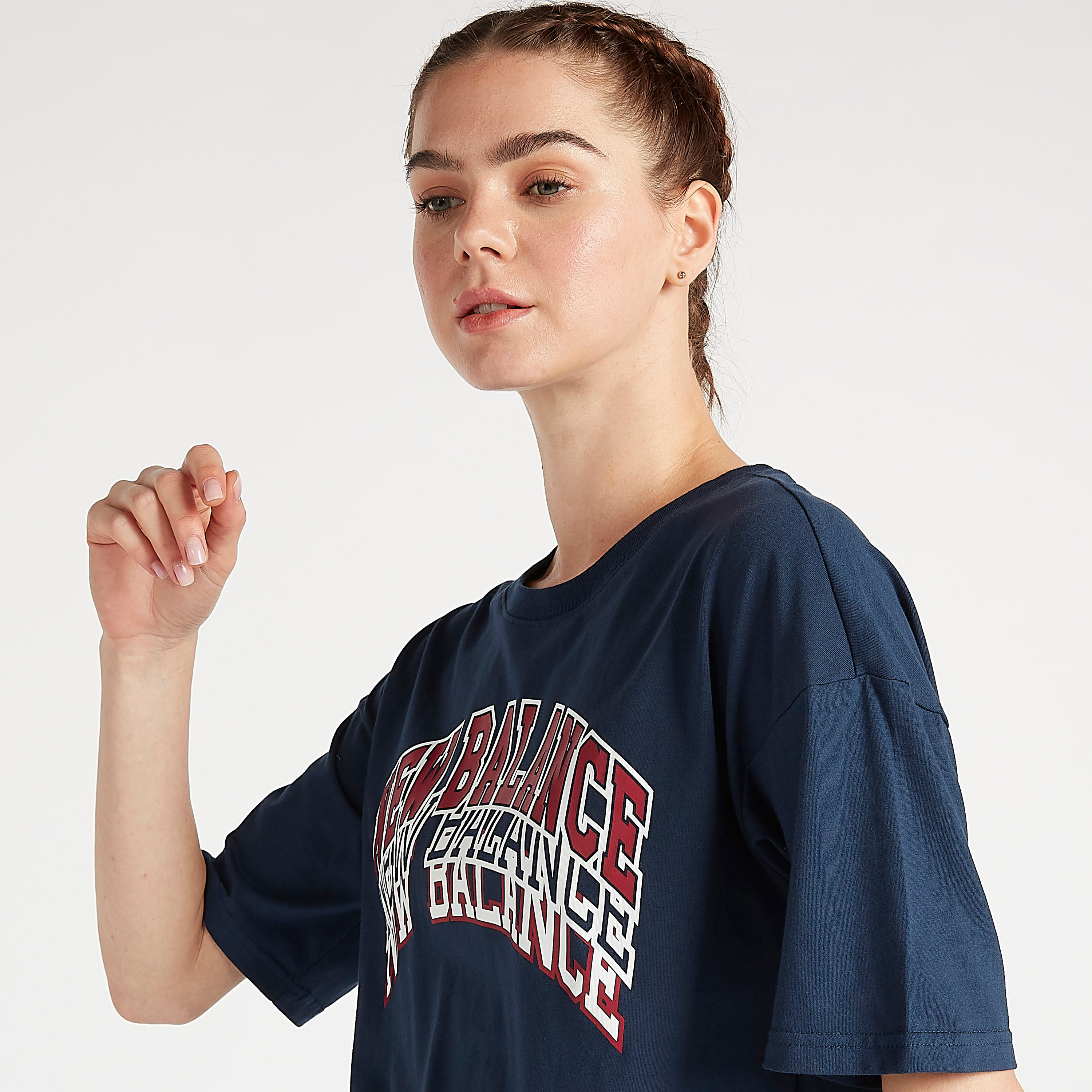 تيشيرت بأكمام قصيرة و طبعات أثليتيك فارسيتي من نيو بالانس-women-clothing-sportswearandactivewear-tshirtsandvests-image-3
