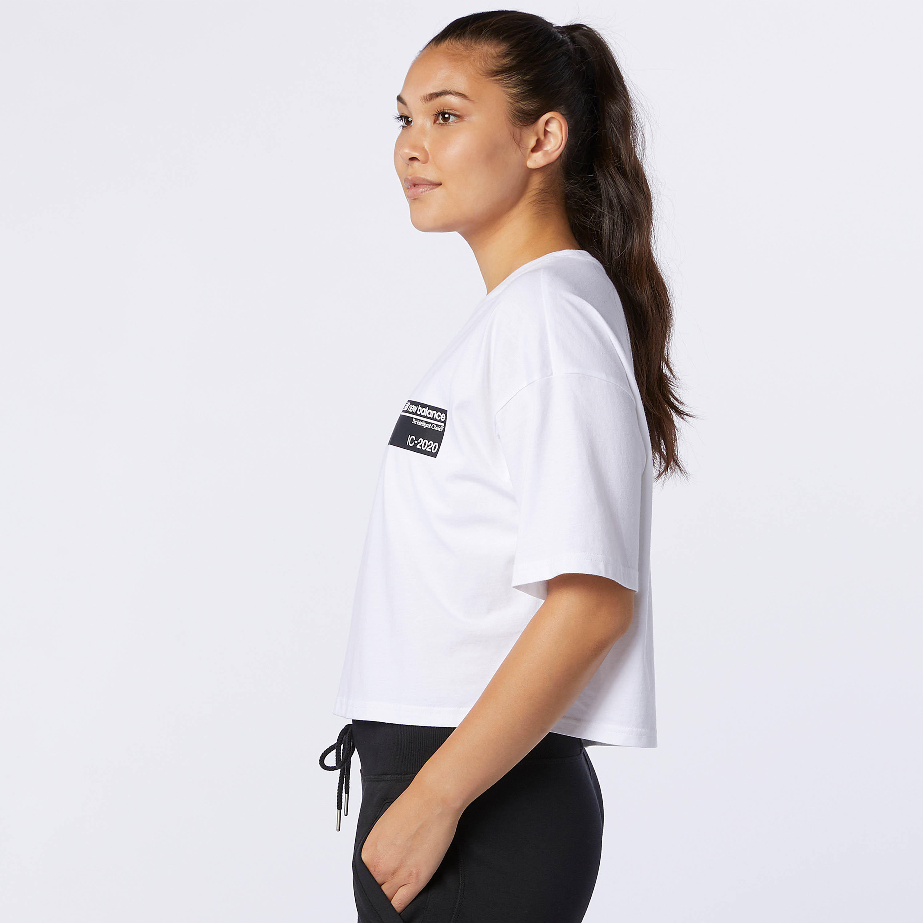 تيشيرت بأكمام قصيرة سبورت ستايل اوبتكس من نيو بالانس-women-clothing-sportswearandactivewear-tshirtsandvests-image-2