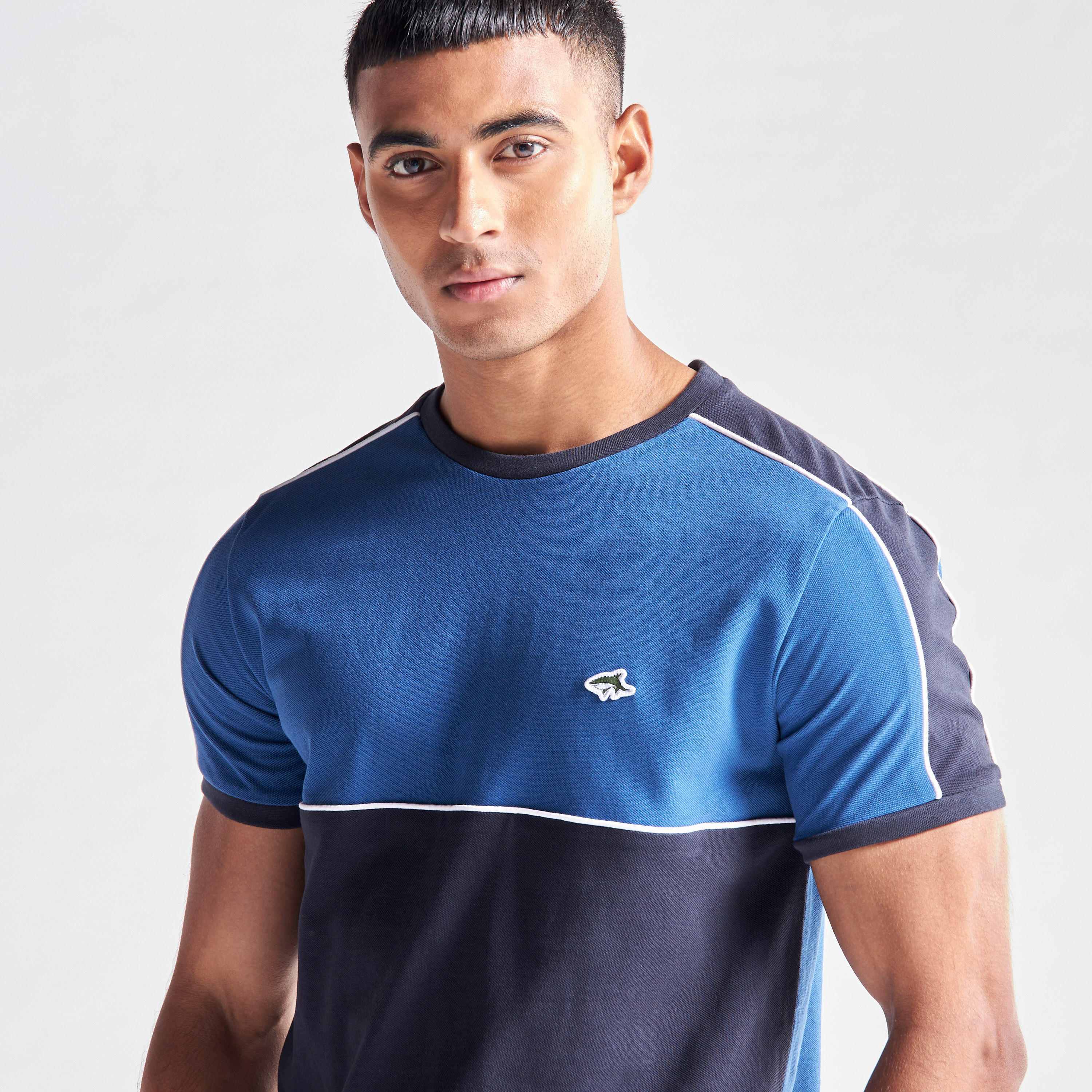 تيشيرت بياقة ضيّقة من لي شارك-men-clothing-tshirtsandpolos-tshirts-image-1