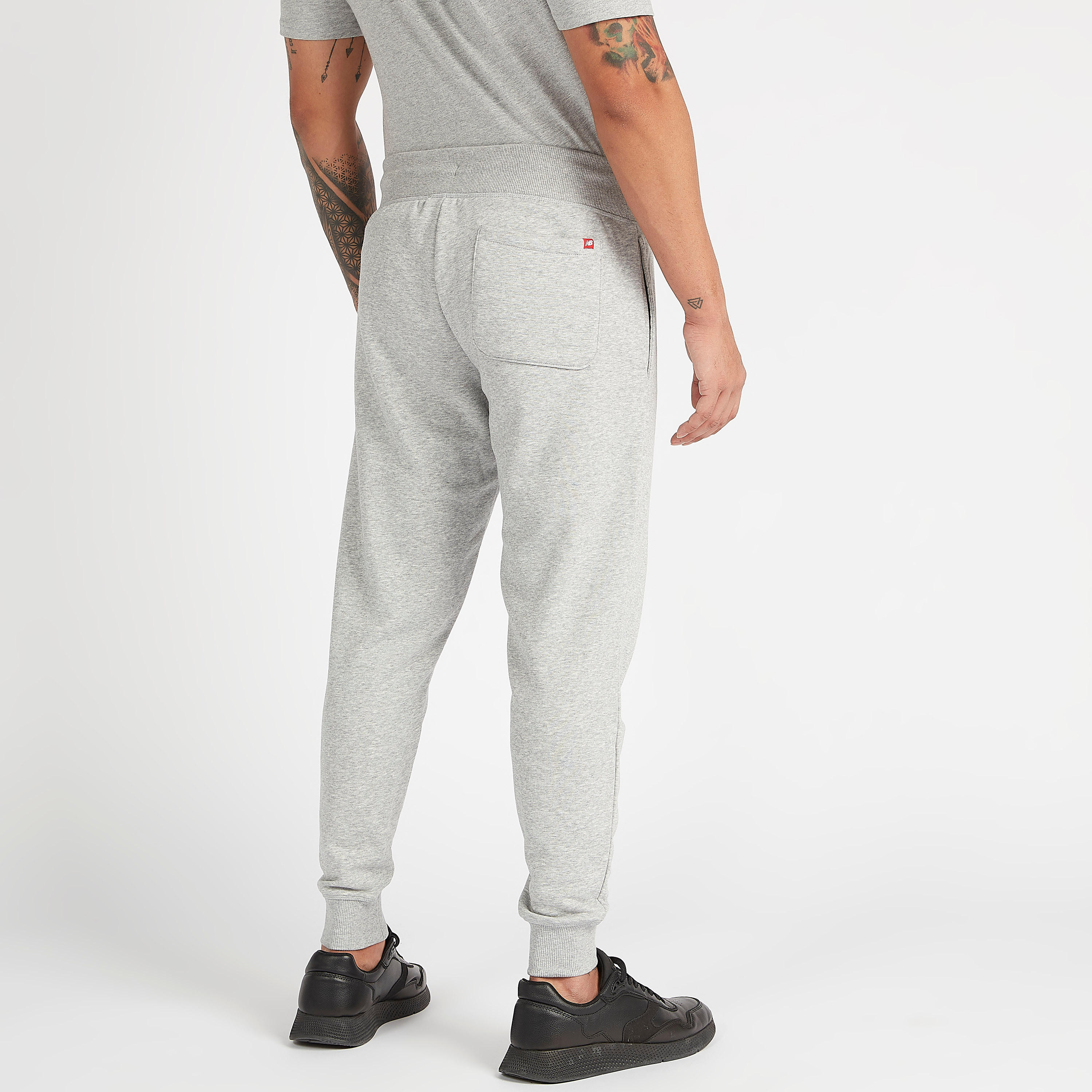 بنطلون رياضي بطبعات شعار ستاكد سادة من نيو بالانس إيسانشلز-men-clothing-sportswearandactivewear-tracksuits-image-1