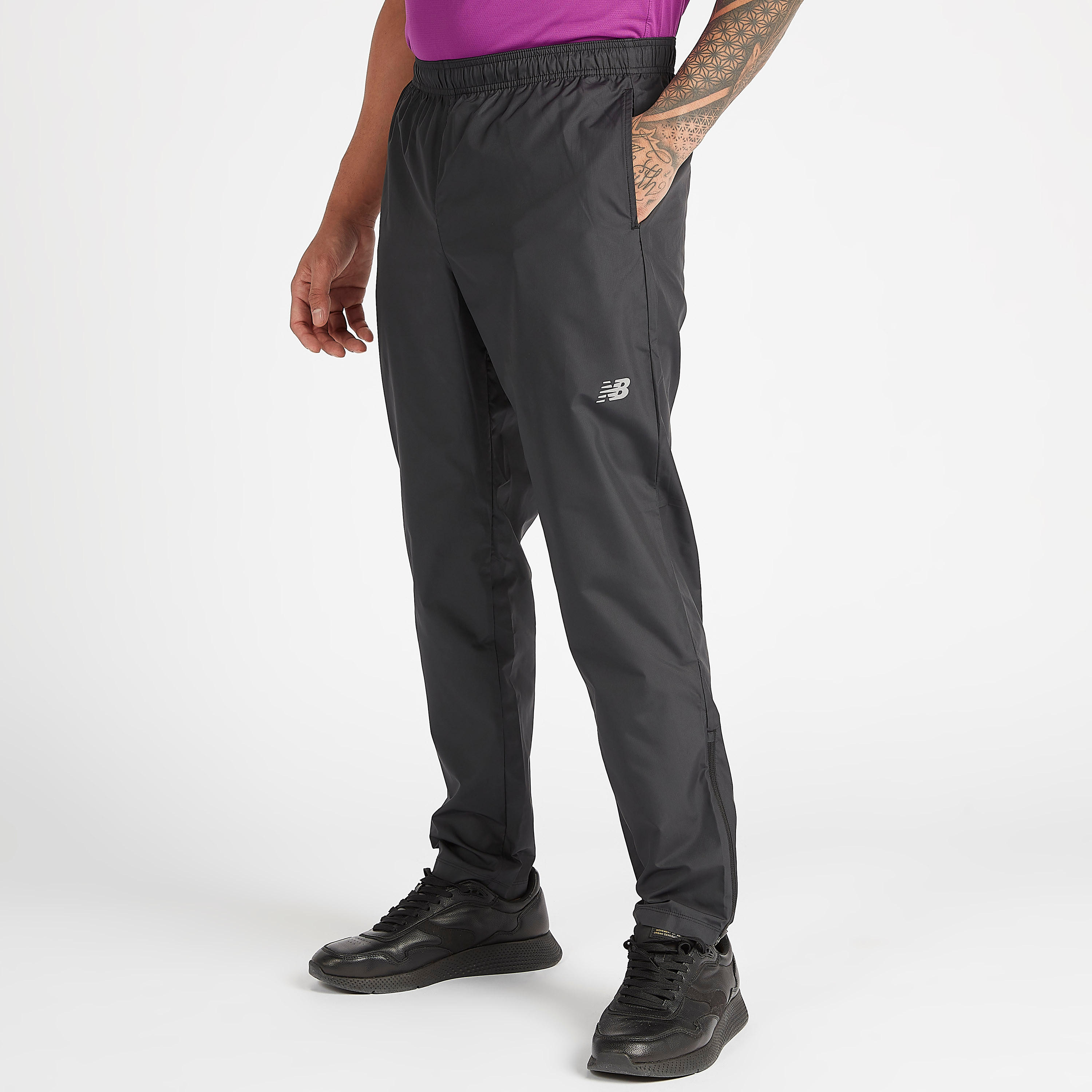 بنطلون رياضي بخصر مطّاطي أكسيليرايت من نيو بالانس-men-clothing-sportswearandactivewear-tracksuits-image-1