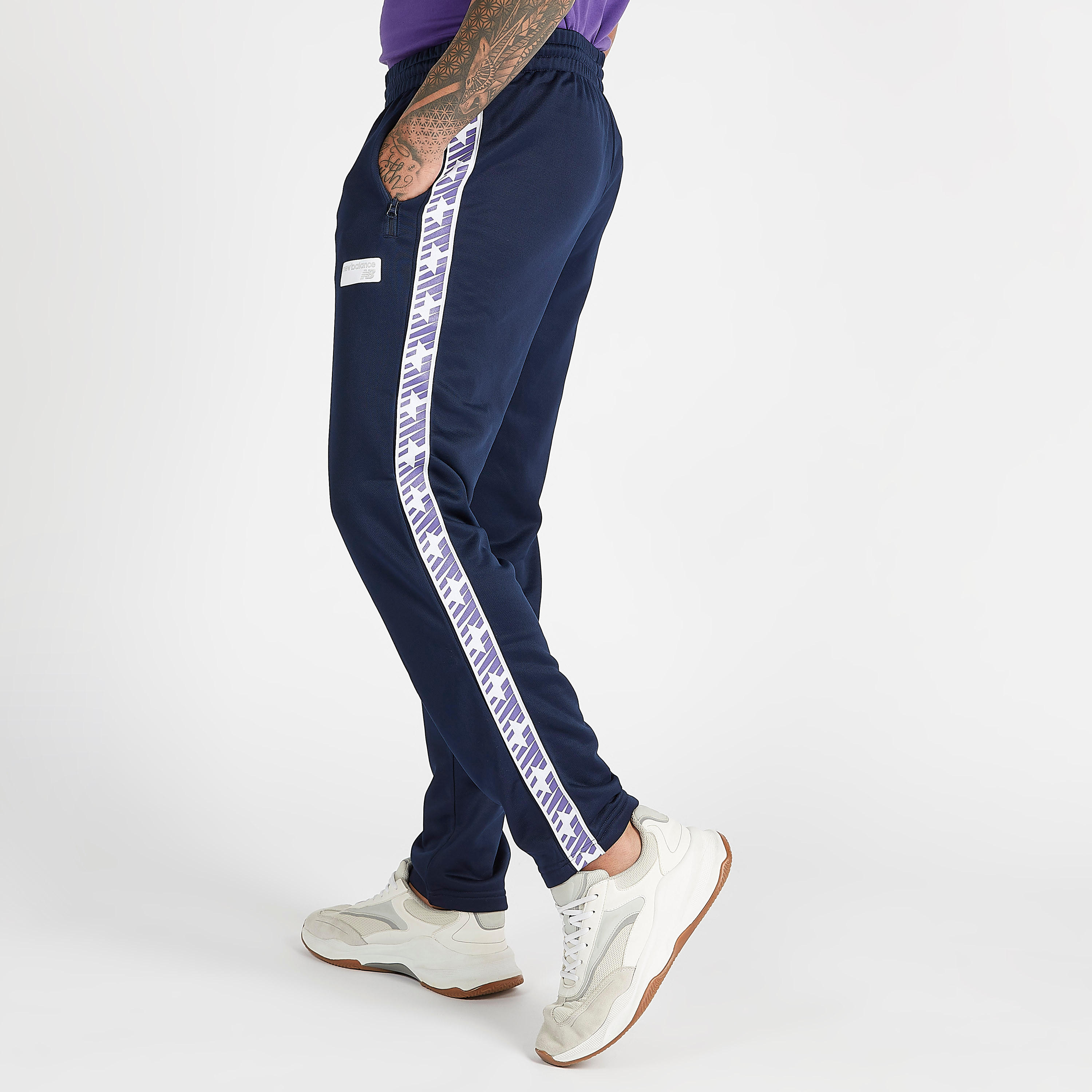 بنطلون رياضي بتفاصيل شريطة كلاسيك آثليتيكس من نيو بالانس-men-clothing-sportswearandactivewear-tracksuits-image-1