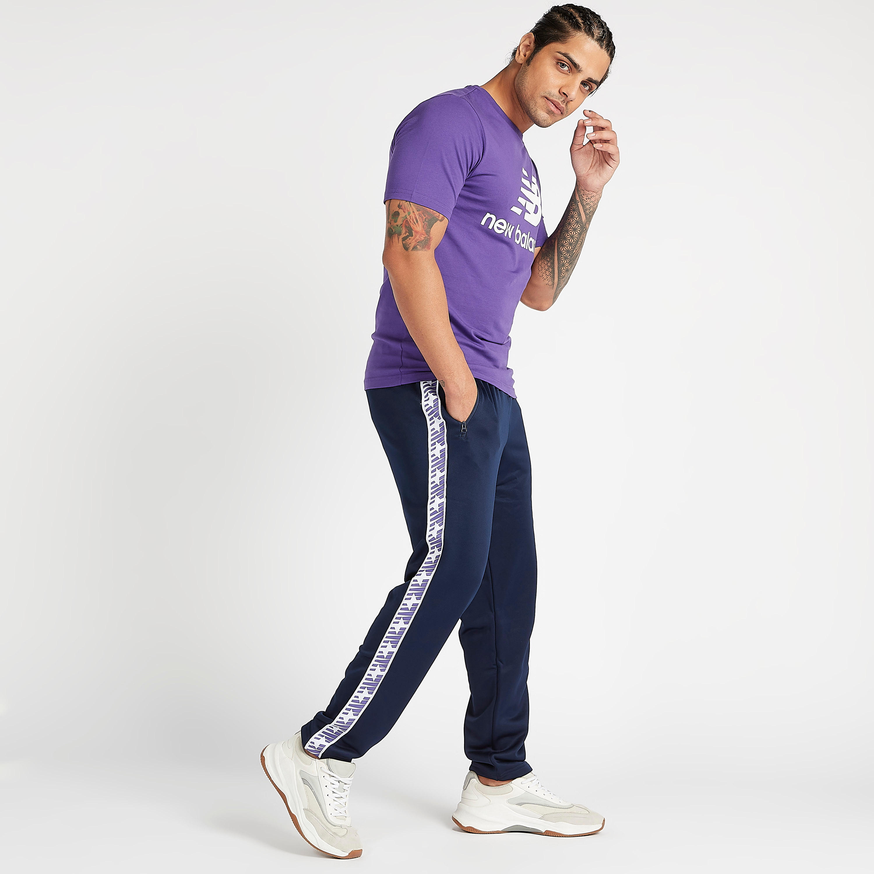 بنطلون رياضي بتفاصيل شريطة كلاسيك آثليتيكس من نيو بالانس-men-clothing-sportswearandactivewear-tracksuits-image-2