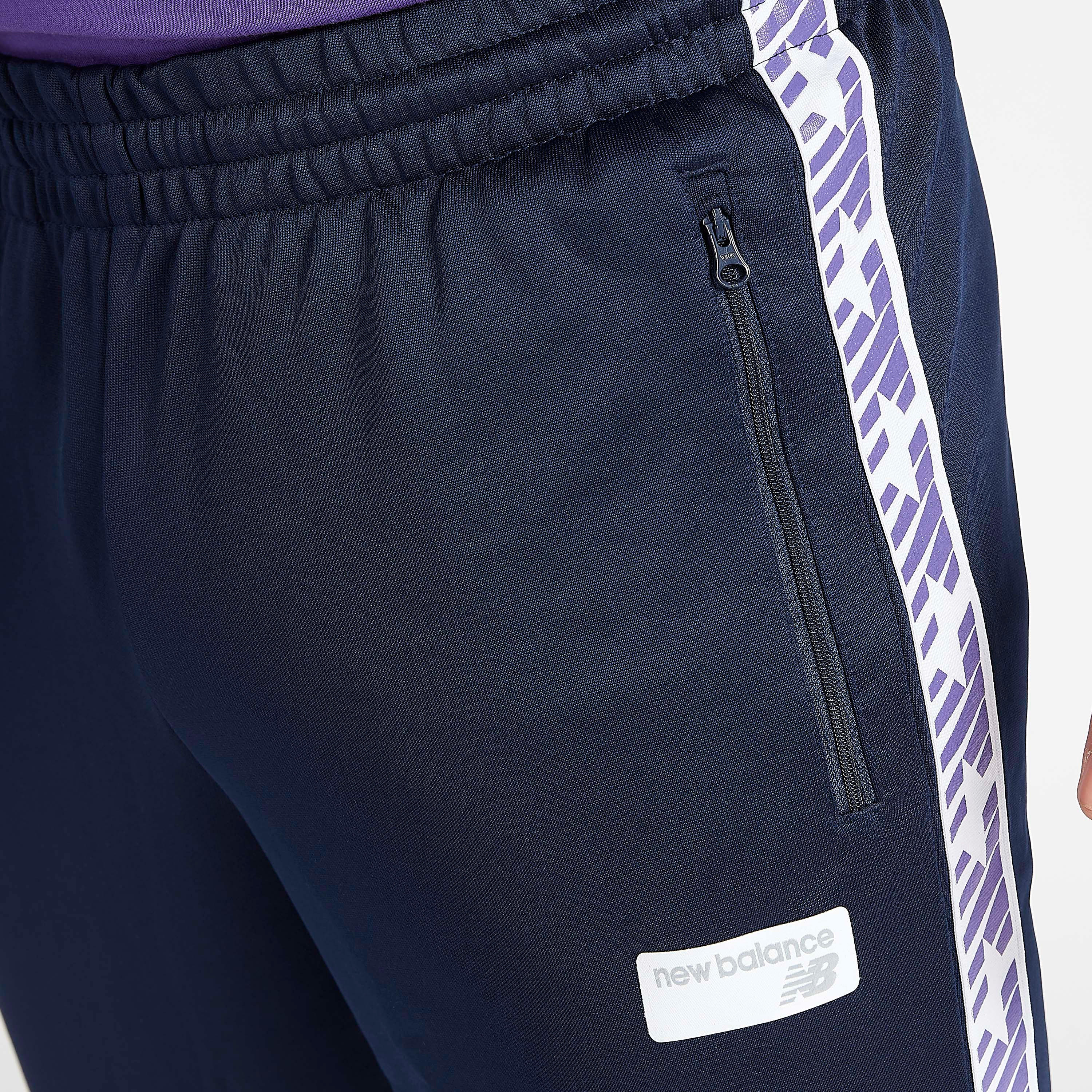 بنطلون رياضي بتفاصيل شريطة كلاسيك آثليتيكس من نيو بالانس-men-clothing-sportswearandactivewear-tracksuits-image-3