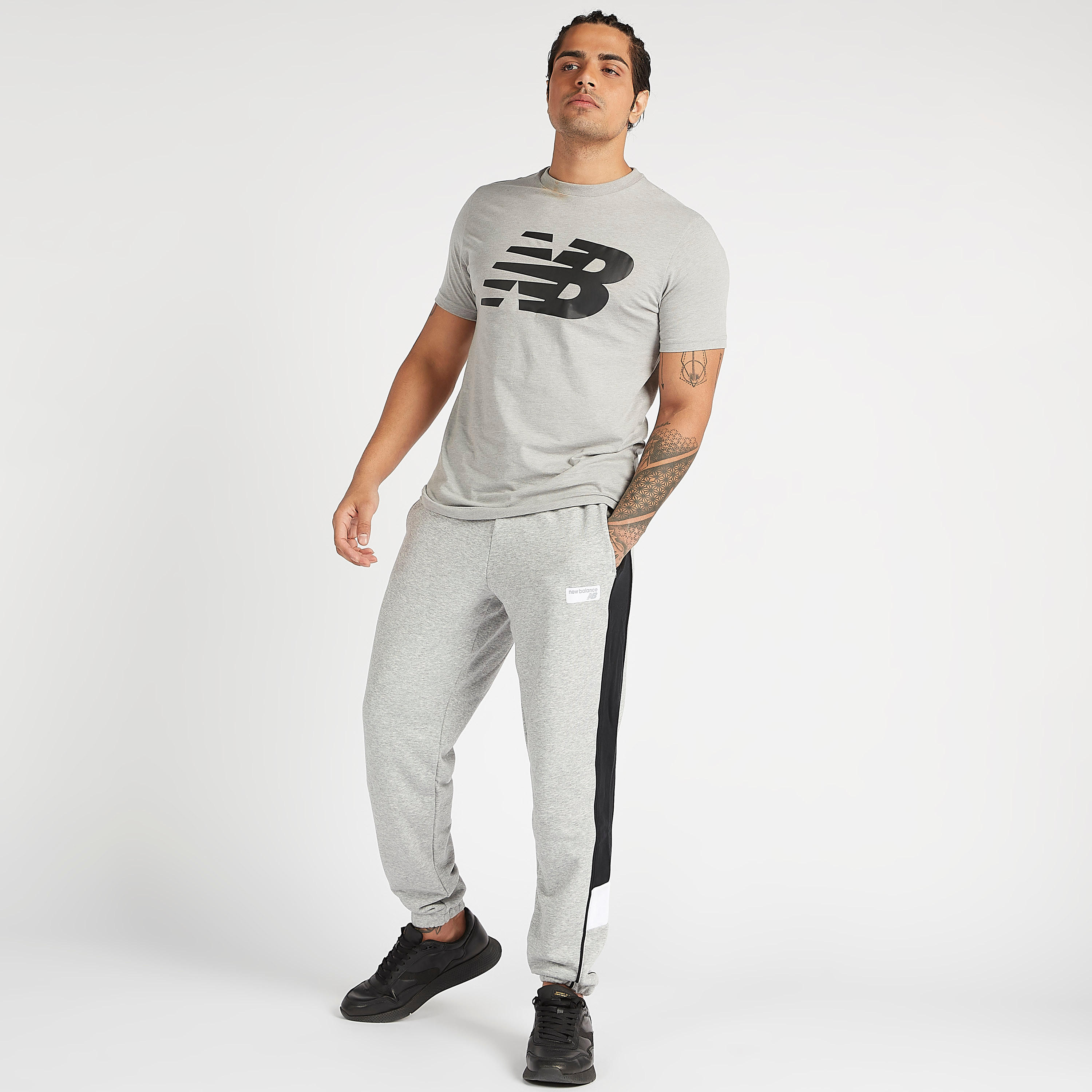 بنطلون رياضي أثليتيكس كلاسيك بتفاصيل لوح من نيو بالانس-men-clothing-sportswearandactivewear-tracksuits-image-2