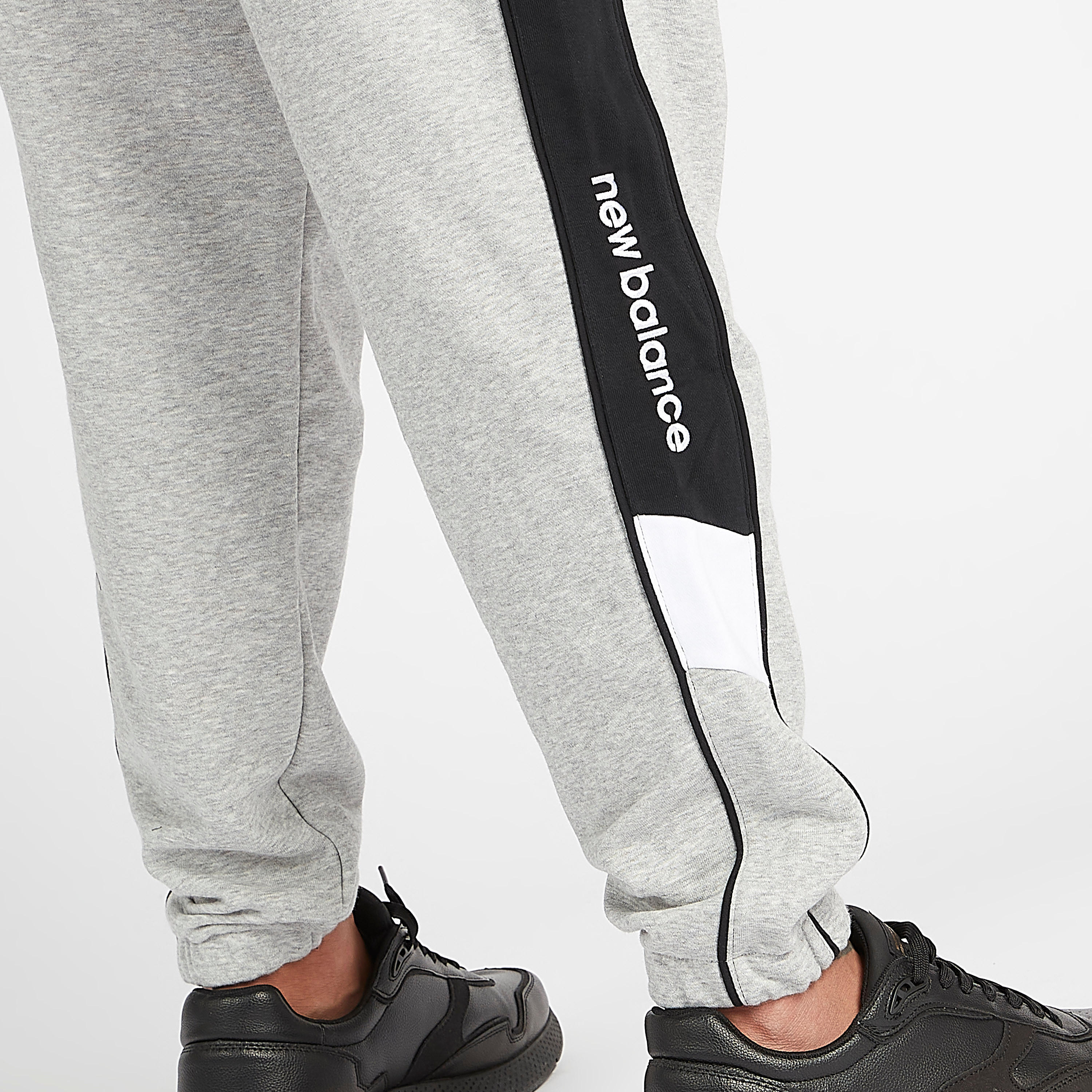 بنطلون رياضي أثليتيكس كلاسيك بتفاصيل لوح من نيو بالانس-men-clothing-sportswearandactivewear-tracksuits-image-3