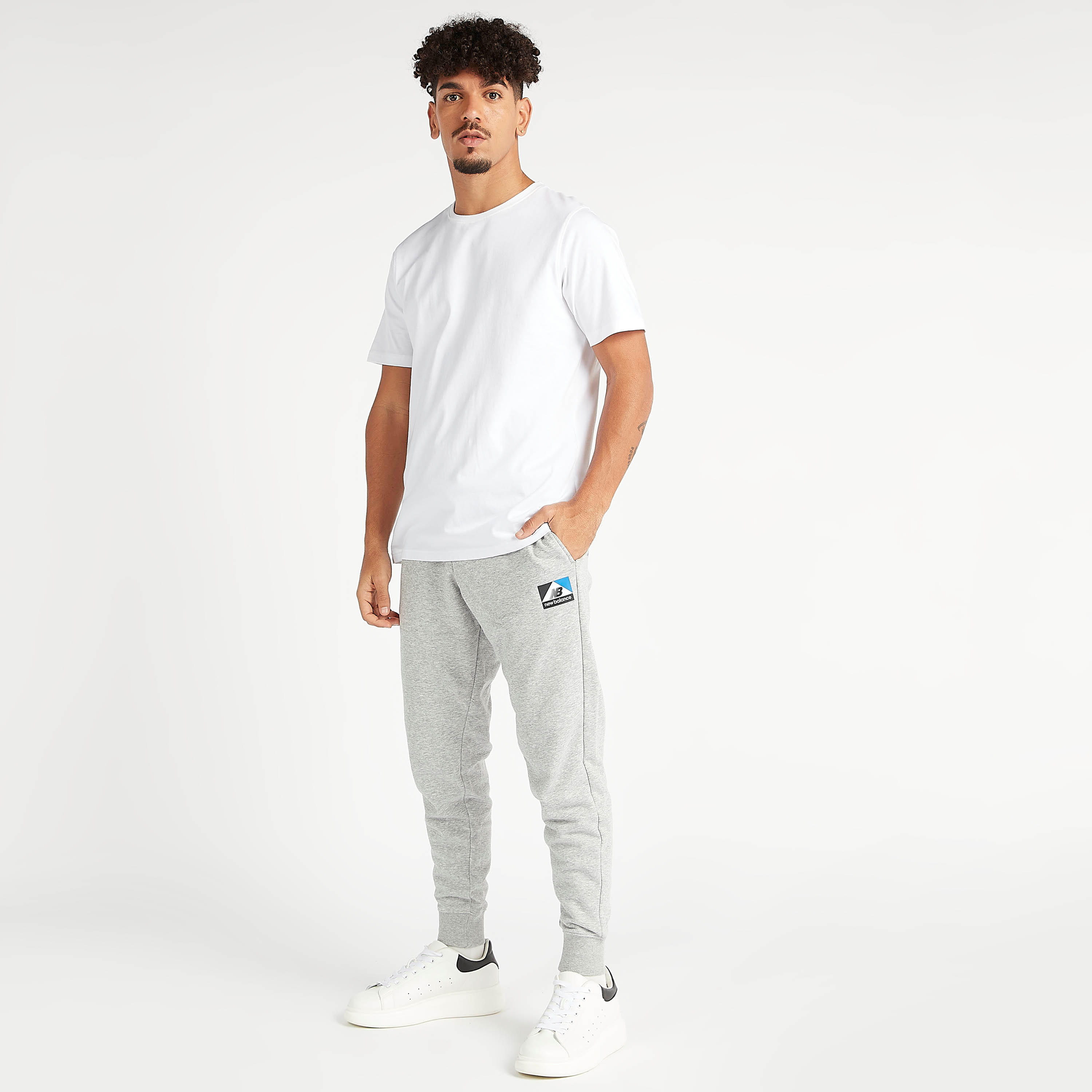 بنطلون رياضي بطبعات شعار أثليتيكس آرشيف بجيوب من نيو بالانس-men-clothing-sportswearandactivewear-bottoms-image-2