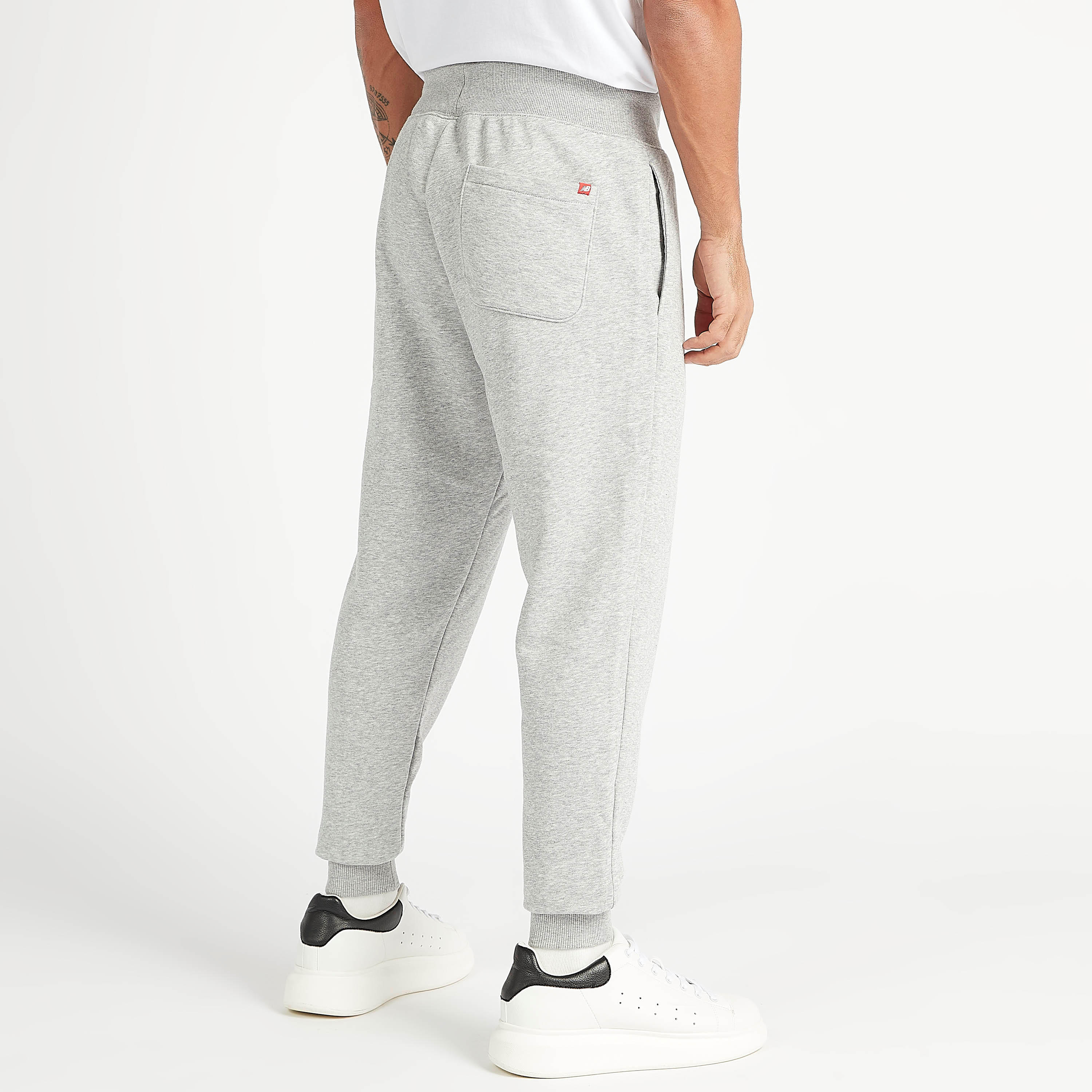 بنطلون رياضي بطبعات شعار أثليتيكس آرشيف بجيوب من نيو بالانس-men-clothing-sportswearandactivewear-bottoms-image-4