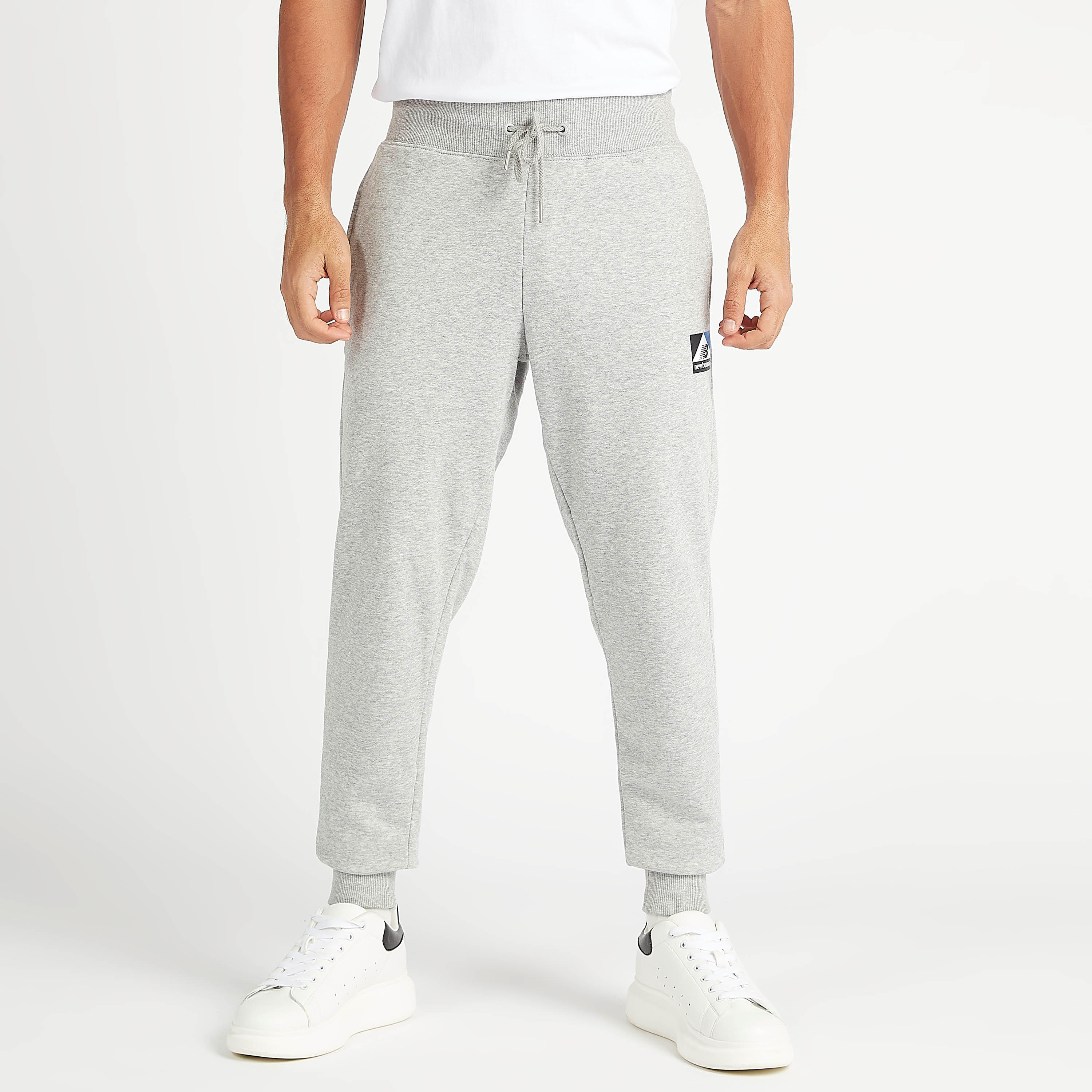 بنطلون رياضي بطبعات شعار أثليتيكس آرشيف بجيوب من نيو بالانس-men-clothing-sportswearandactivewear-bottoms-image-5