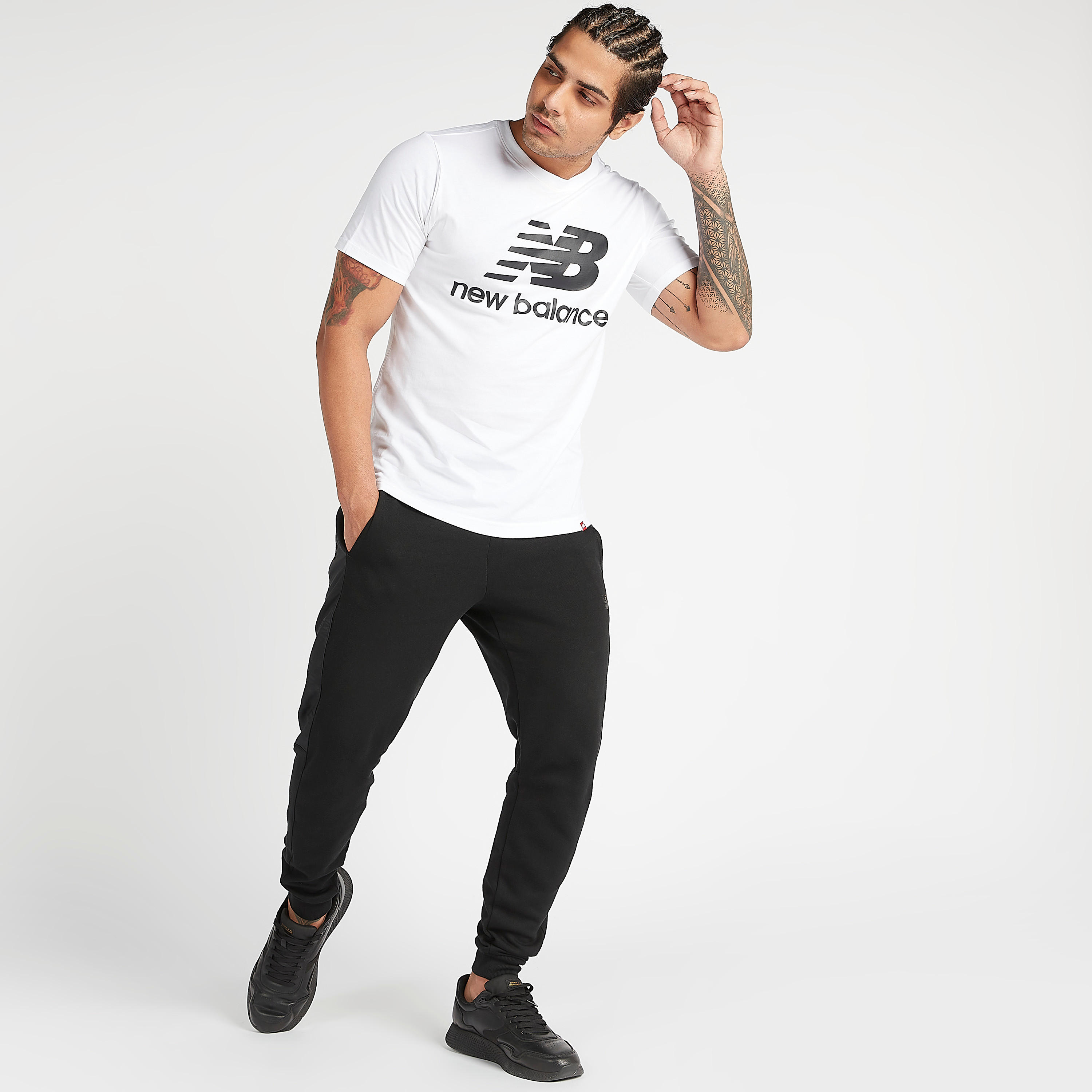 بنطلون رياضي سليم فيت بطبعات شعار وجيوب من نيو بالانس-men-clothing-sportswearandactivewear-tracksuits-image-5