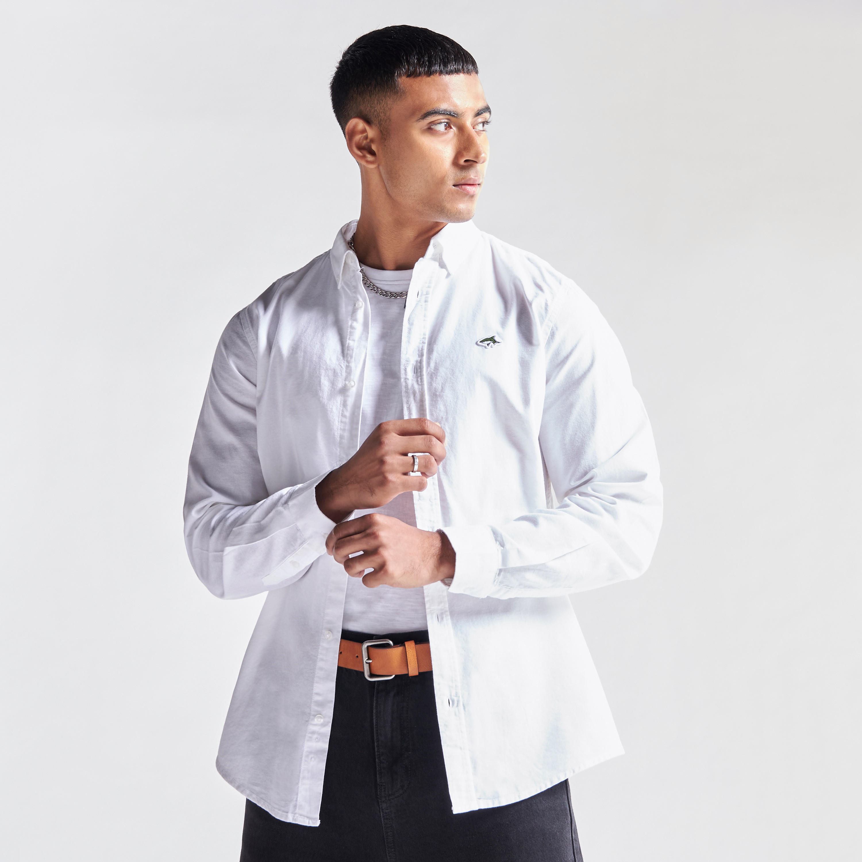 قميص سادة بأكمام طويلة وتزيينات من لي شارك -men-clothing-shirts-image-1