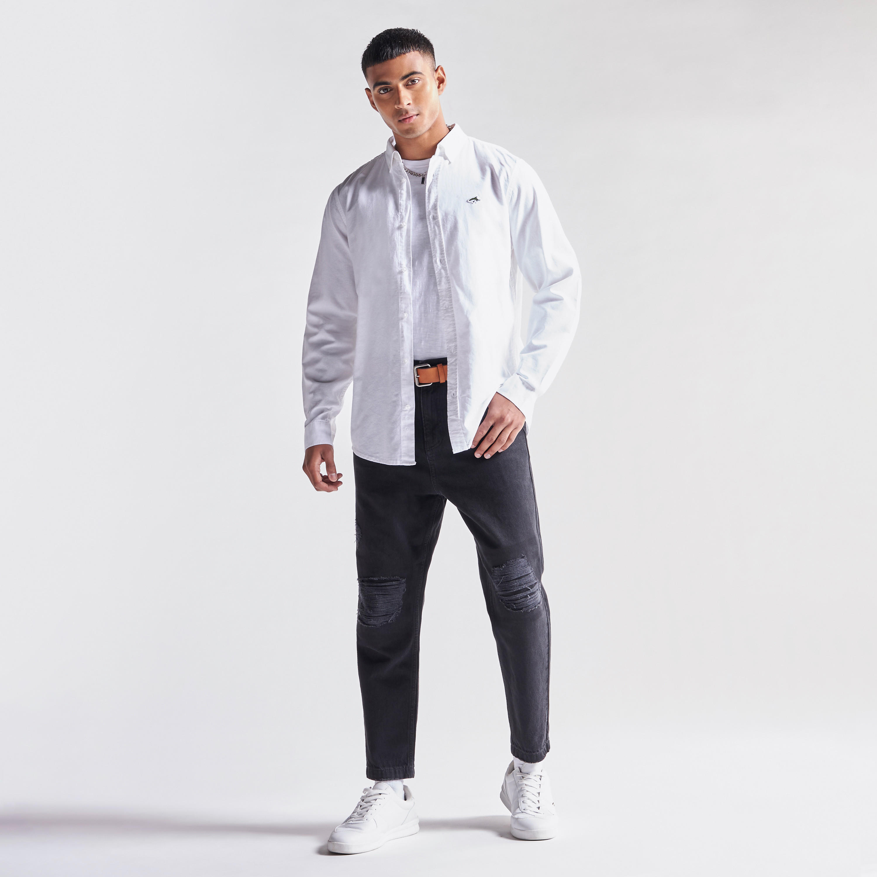 قميص سادة بأكمام طويلة وتزيينات من لي شارك -men-clothing-shirts-image-2