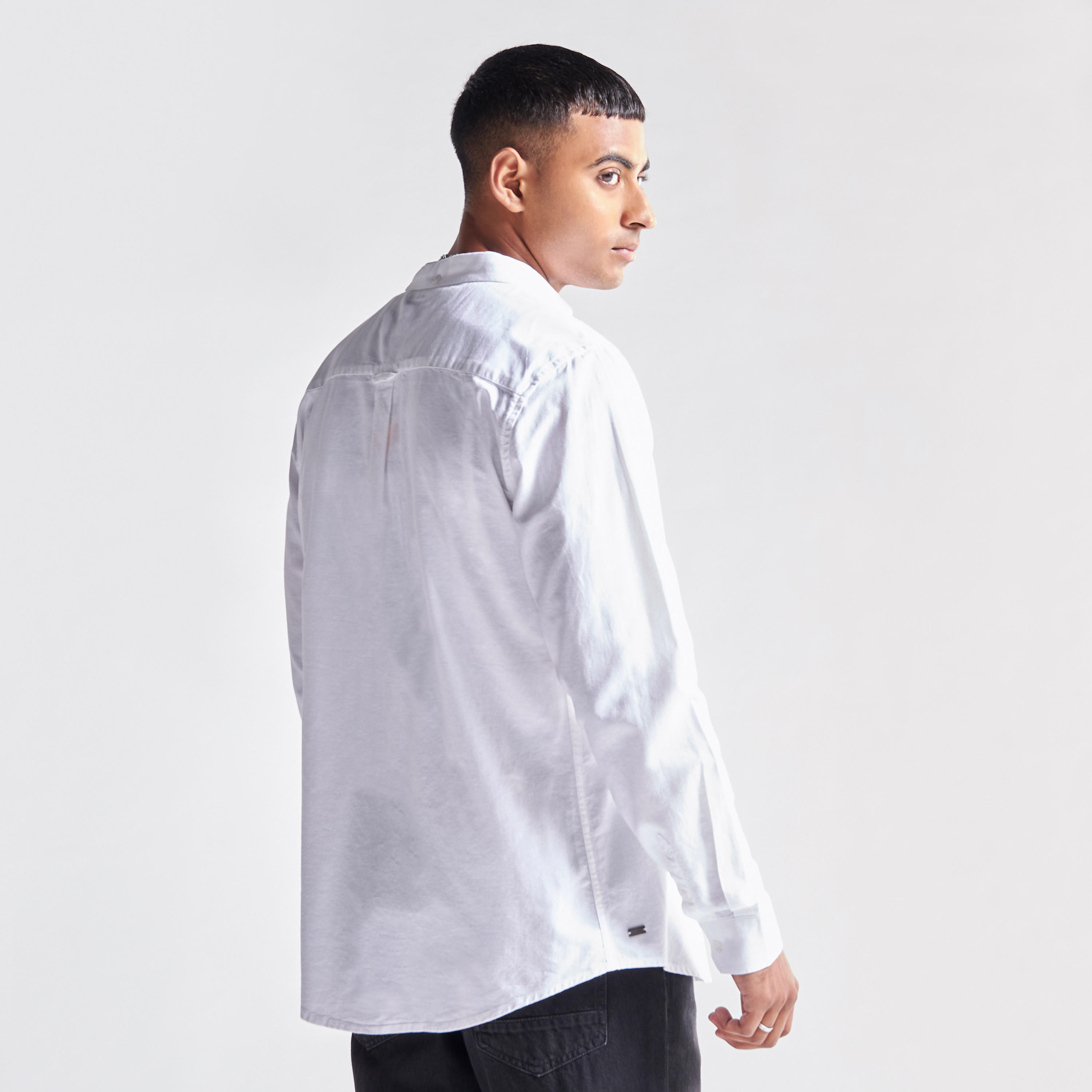 قميص سادة بأكمام طويلة وتزيينات من لي شارك -men-clothing-shirts-image-3