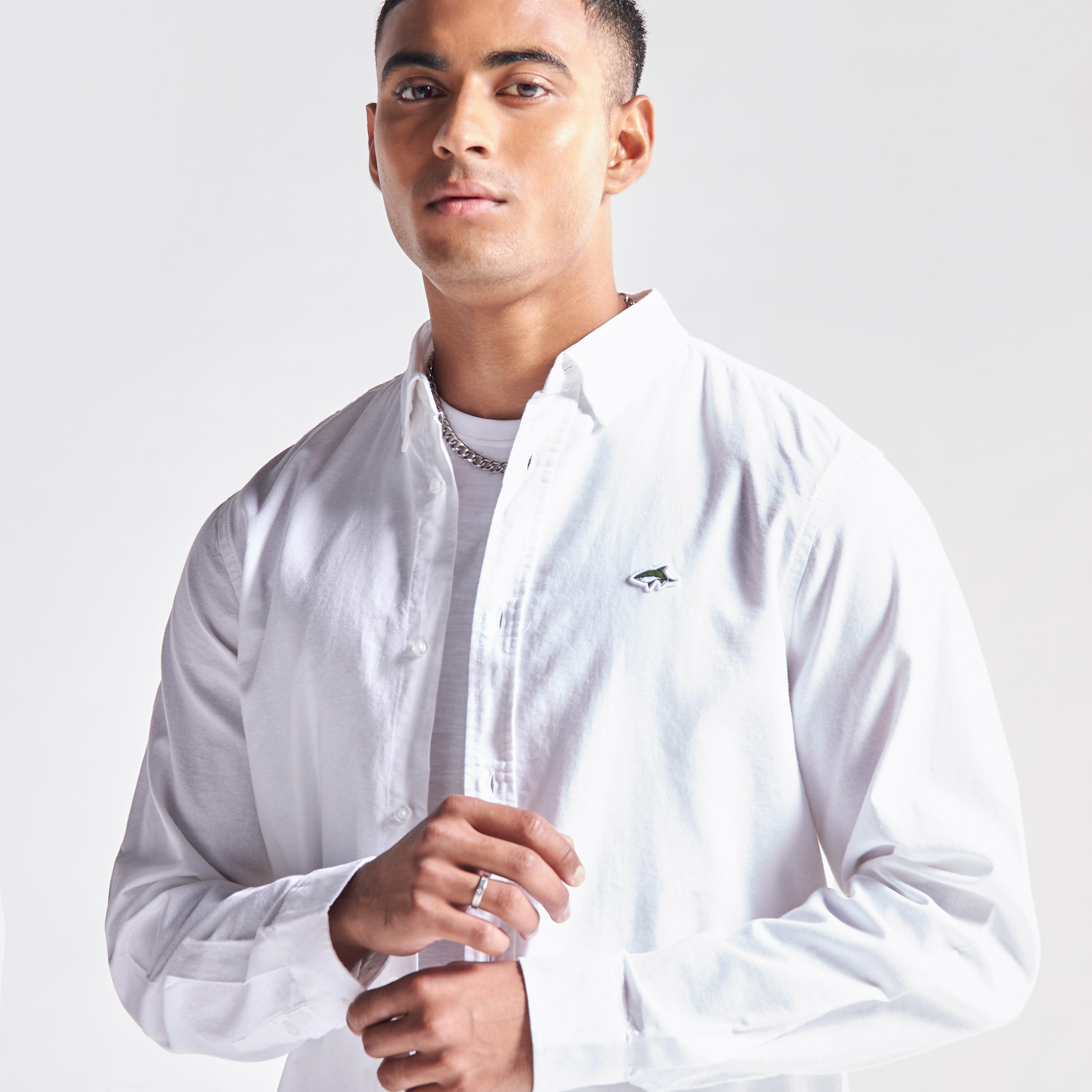 قميص سادة بأكمام طويلة وتزيينات من لي شارك -men-clothing-shirts-image-4