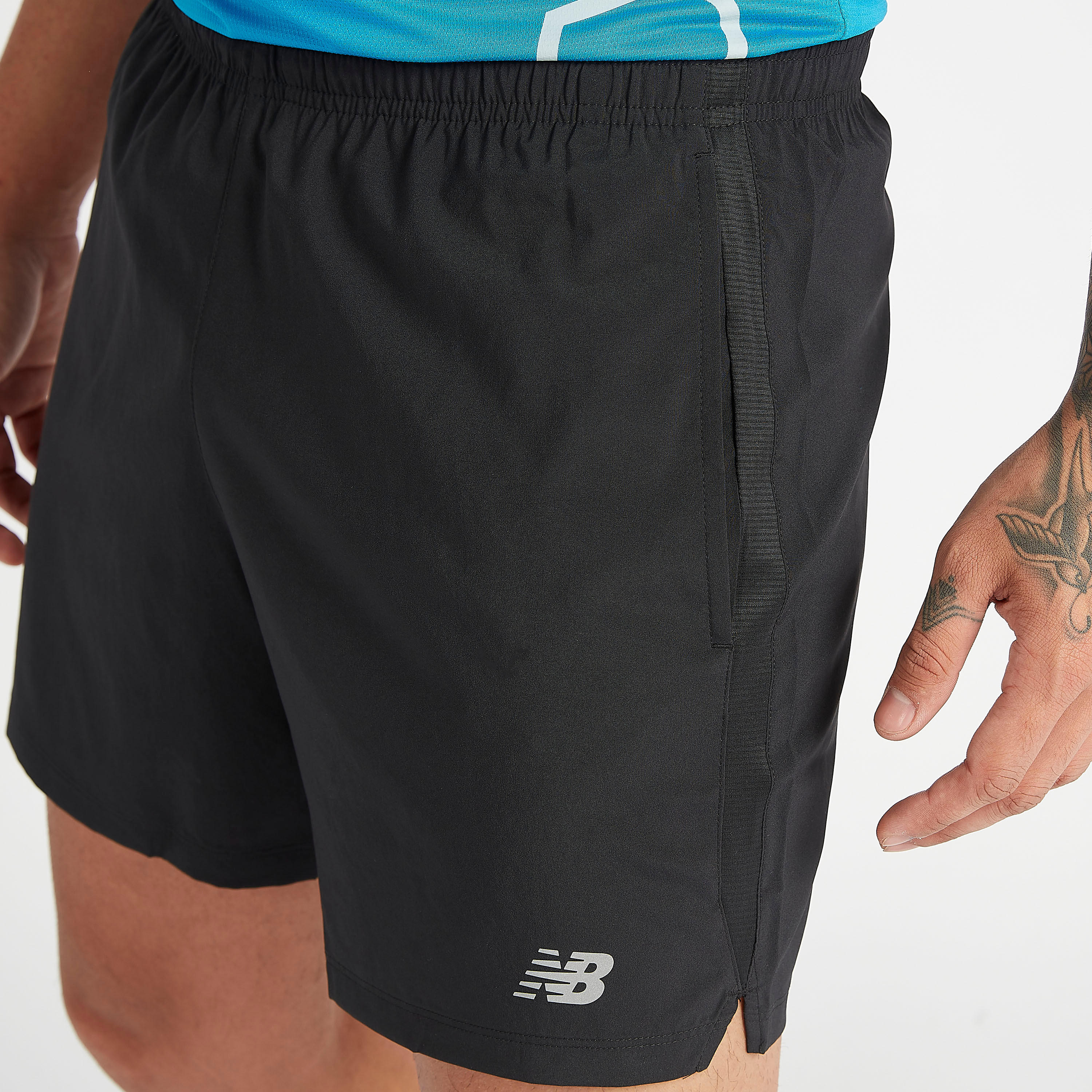 شورت بطبعات شعار 5 وجيوب أكسيليرايت من نيو بالانس-men-clothing-sportswearandactivewear-bottoms-image-3