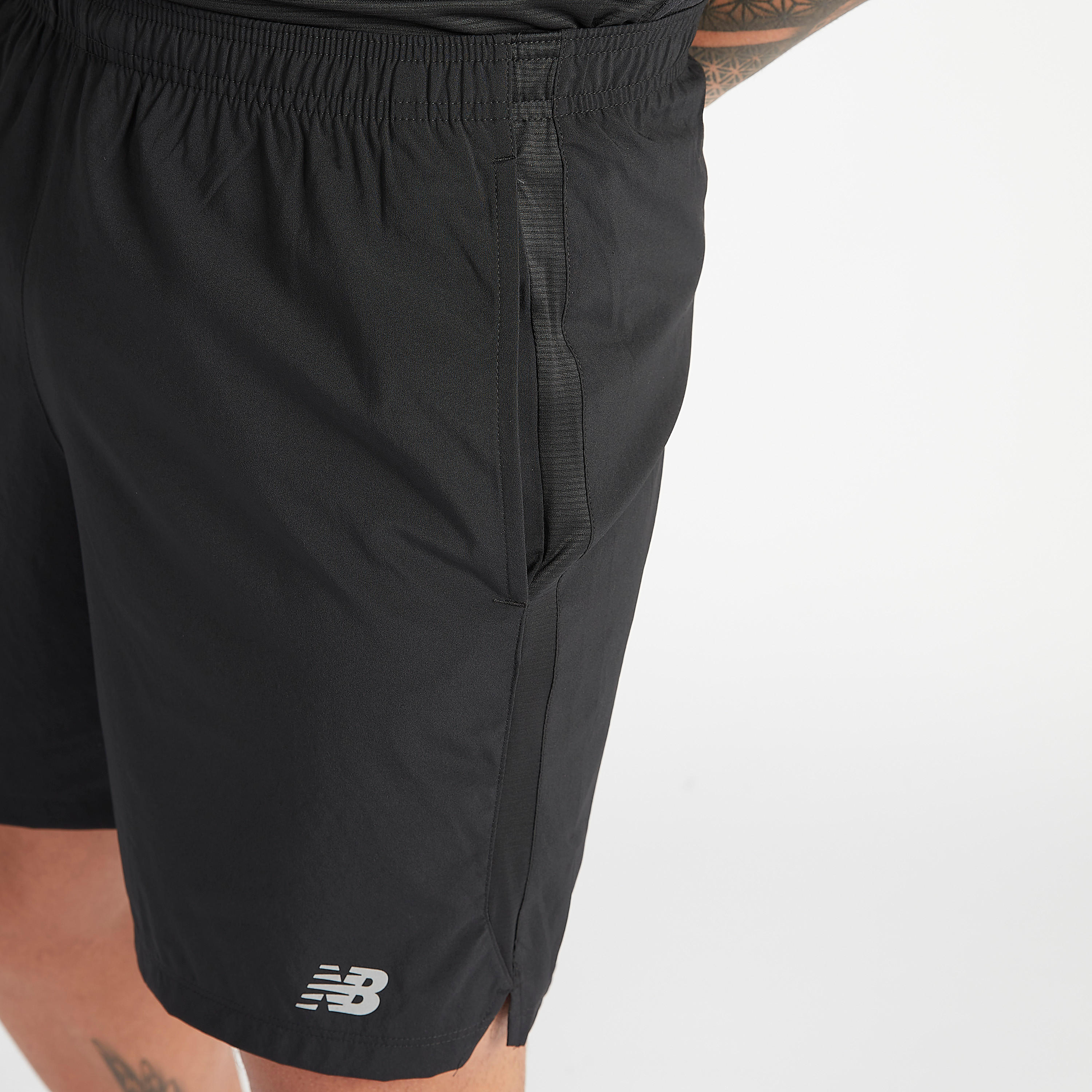 شورت بطبعات شعار 7 وجيوب أكسيليرايت من نيو بالانس-men-clothing-sportswearandactivewear-bottoms-image-3