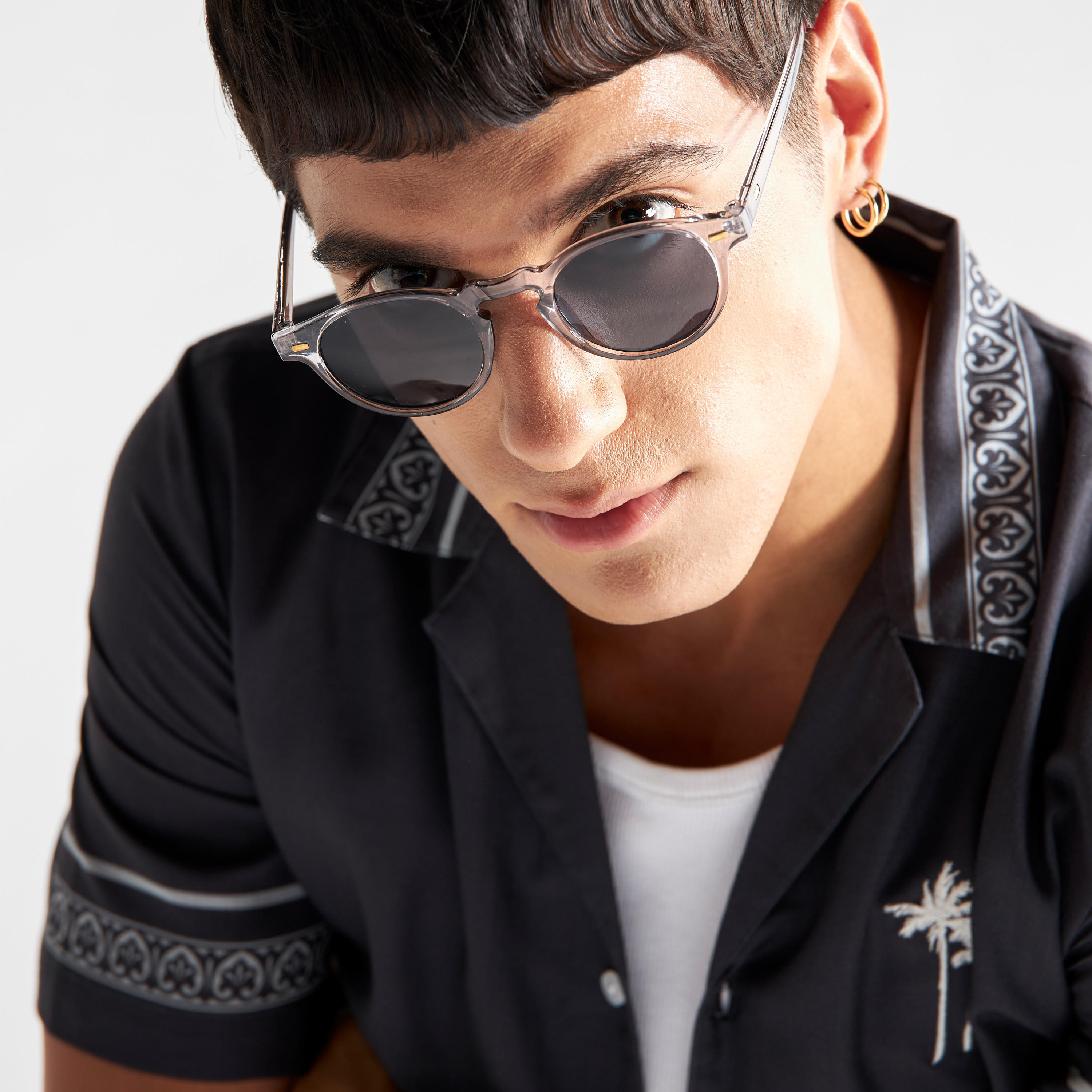 نظّارة شمسيّة بإطار كامل وعدسات ملوّنة ووسادات أنف-men-sunglasses-image-1