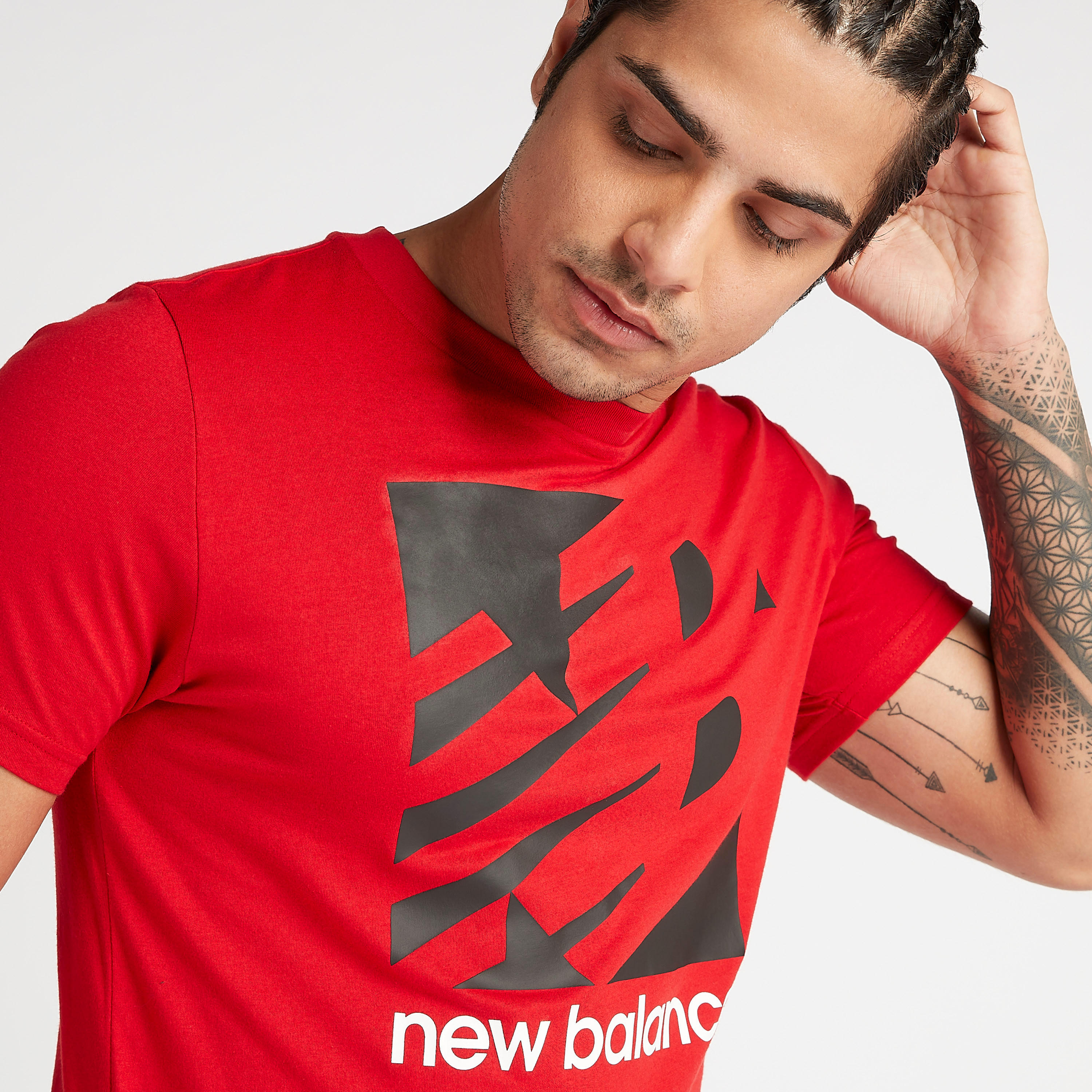 تيشيرت بأكمام قصيرة وطبعات كلاسيك نوك آوت من نيو بالانس-men-clothing-sportswearandactivewear-tshirtsandpolos-image-4