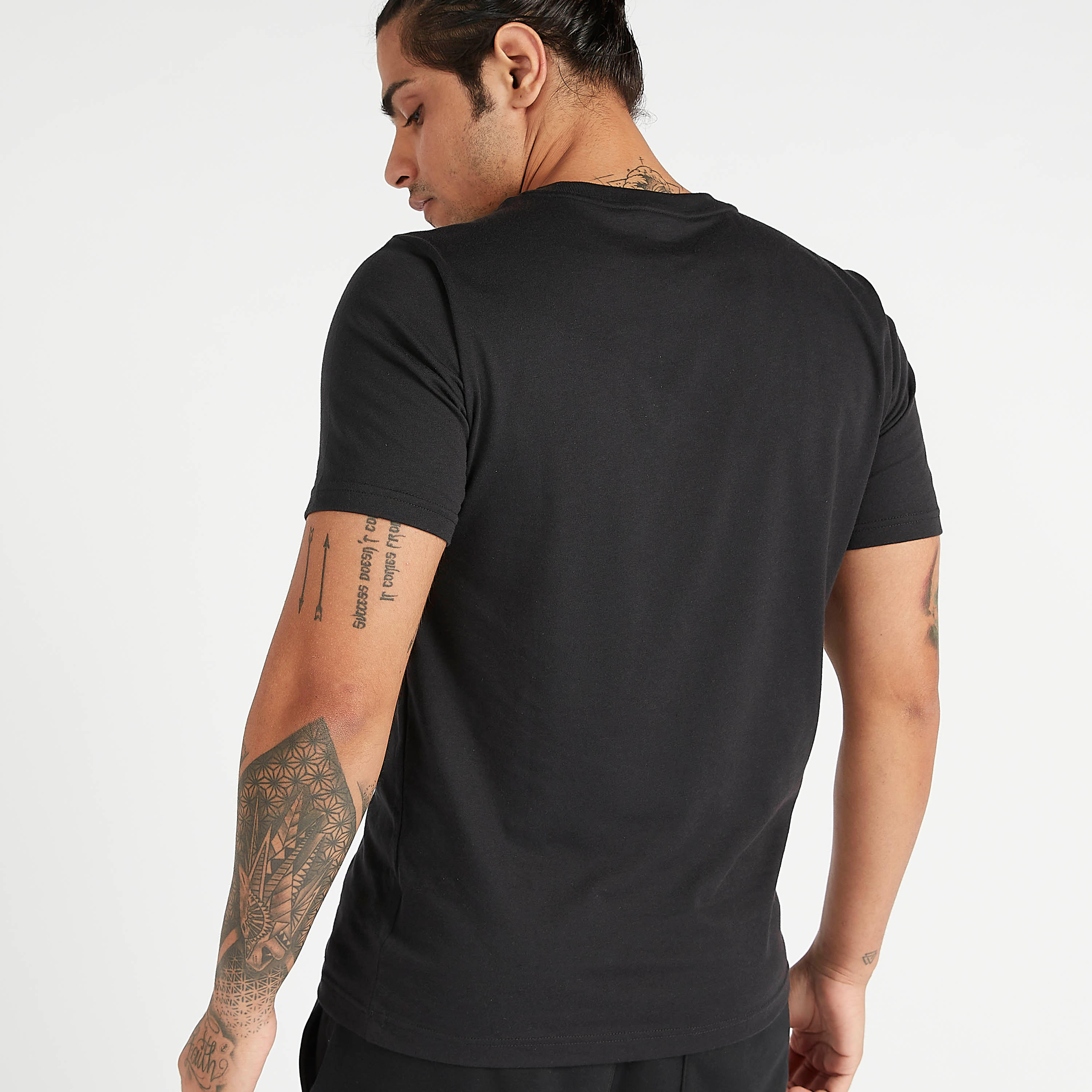 New Balance Classic Repeat Printed T-shirt with Short Sleeves-men-clothing-sportswearandactivewear-tshirtsandpolos-image-4