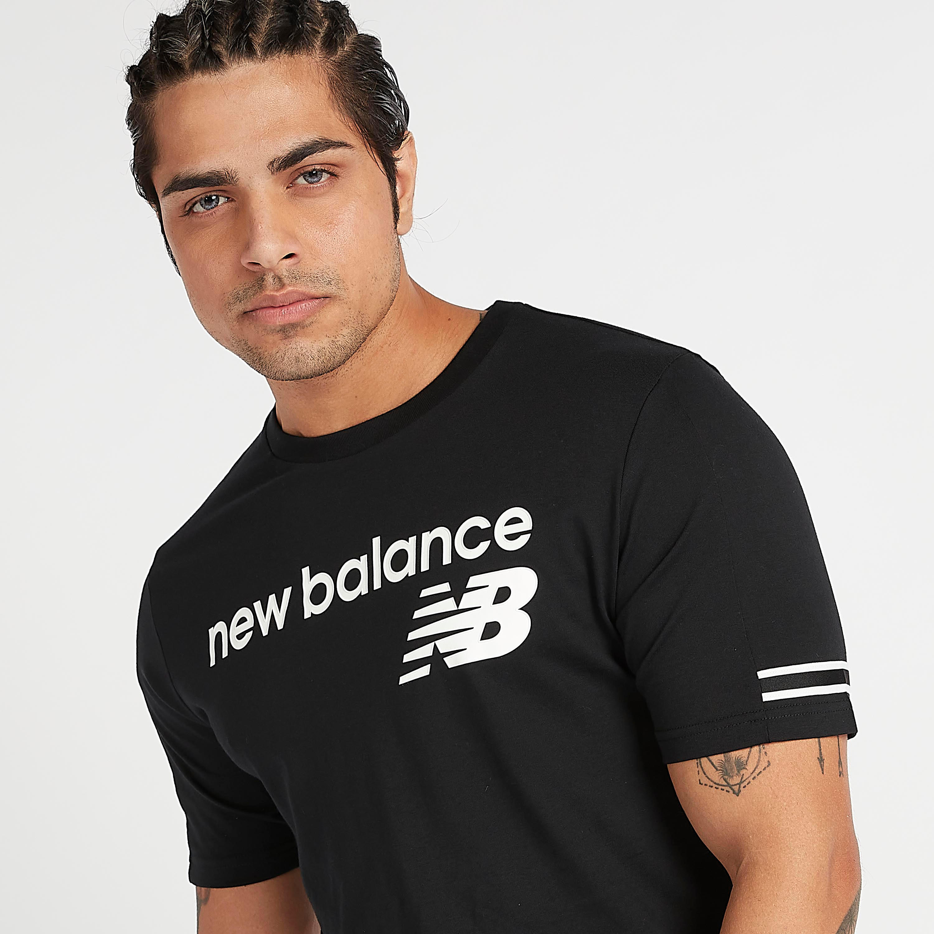 تيشيرت بأكمام قصيرة و طبعات أثليتيكس هيريتاج من نيو بالانس-men-clothing-sportswearandactivewear-tshirtsandpolos-image-3