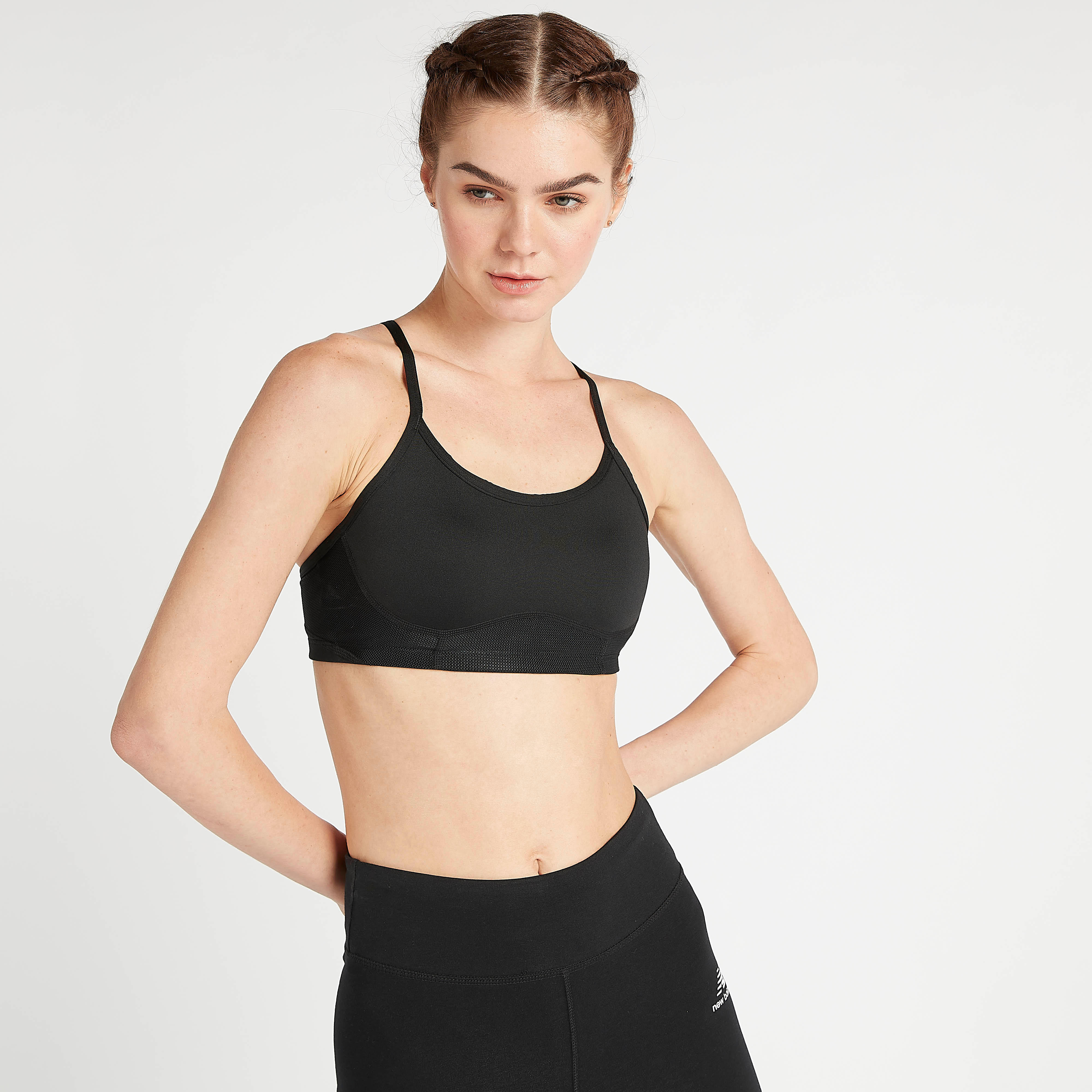 صدريّة رياضيّة سادة هيرو مع تصميم متقاطع من الخلف من نيو بالانس-sports-women-clothing-sportsbras-image-4
