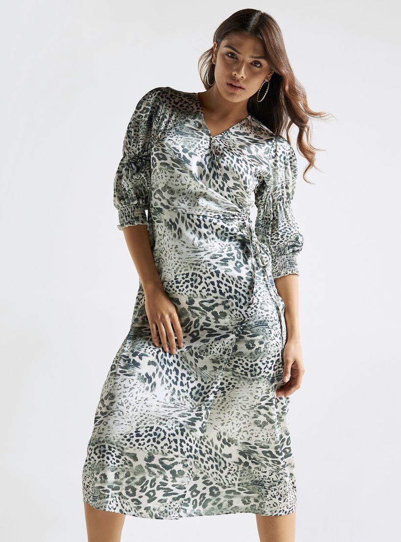 فستان ملفوف بطبعات حيوانات وياقة v وتفاصيل كشكش-women-clothing-dresses-image-1