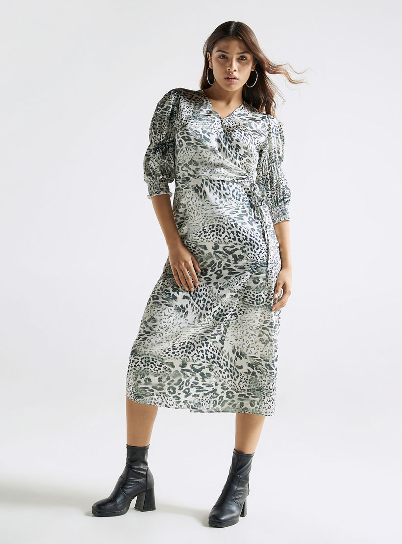 فستان ملفوف بطبعات حيوانات وياقة v وتفاصيل كشكش-women-clothing-dresses-image-2
