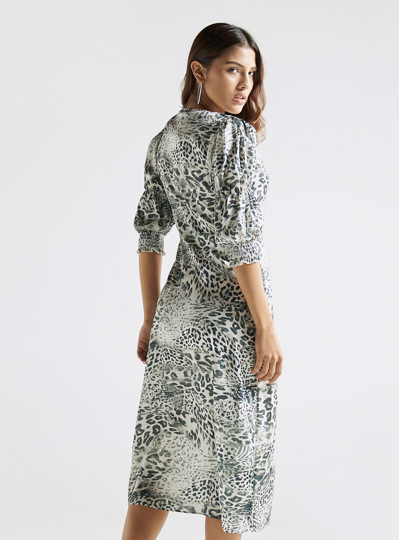 فستان ملفوف بطبعات حيوانات وياقة v وتفاصيل كشكش-women-clothing-dresses-image-3