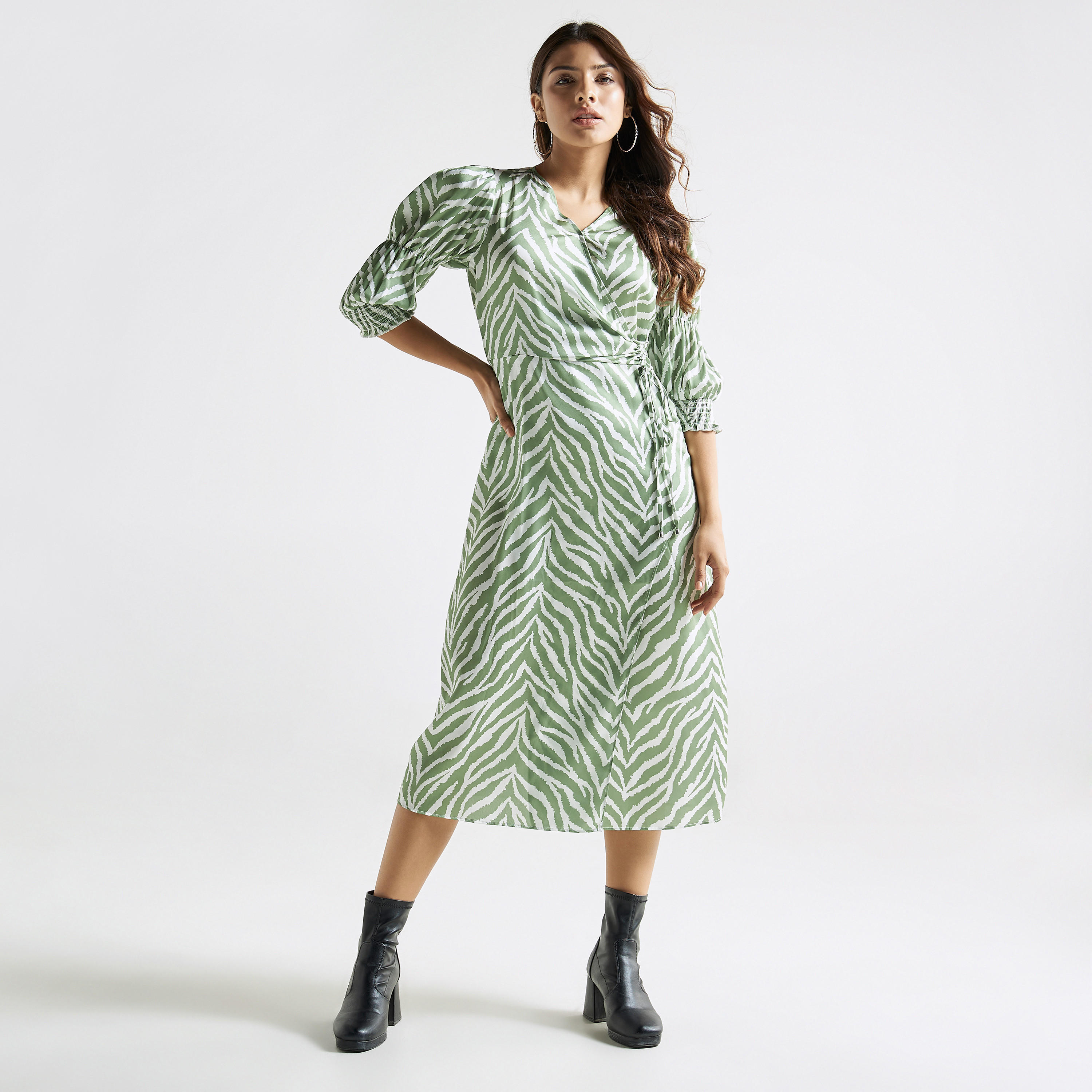 فستان ملفوف بياقة V وطبعات وتفاصيل كشكش-women-clothing-dresses-image-2